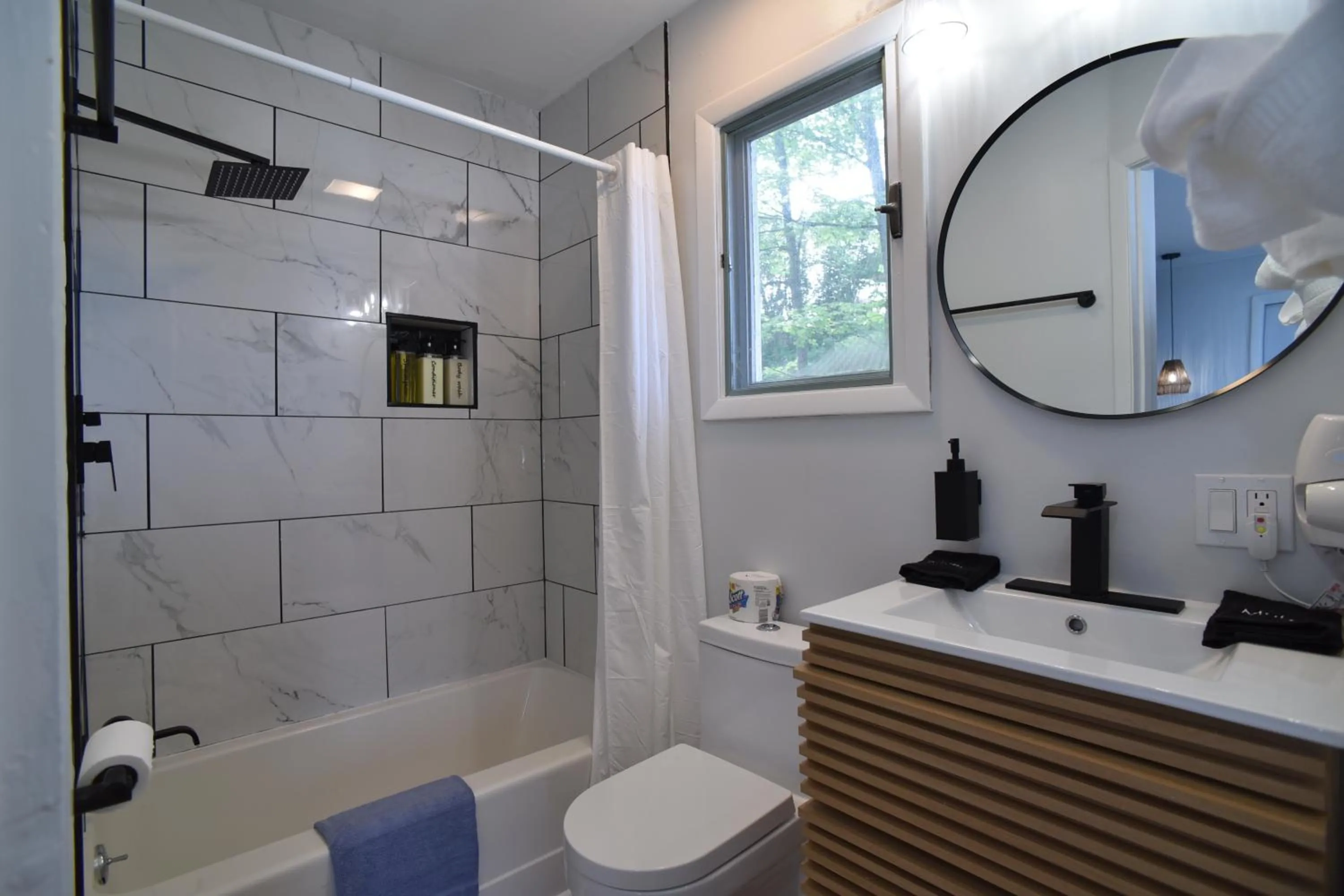Shower in Showboat Hotel