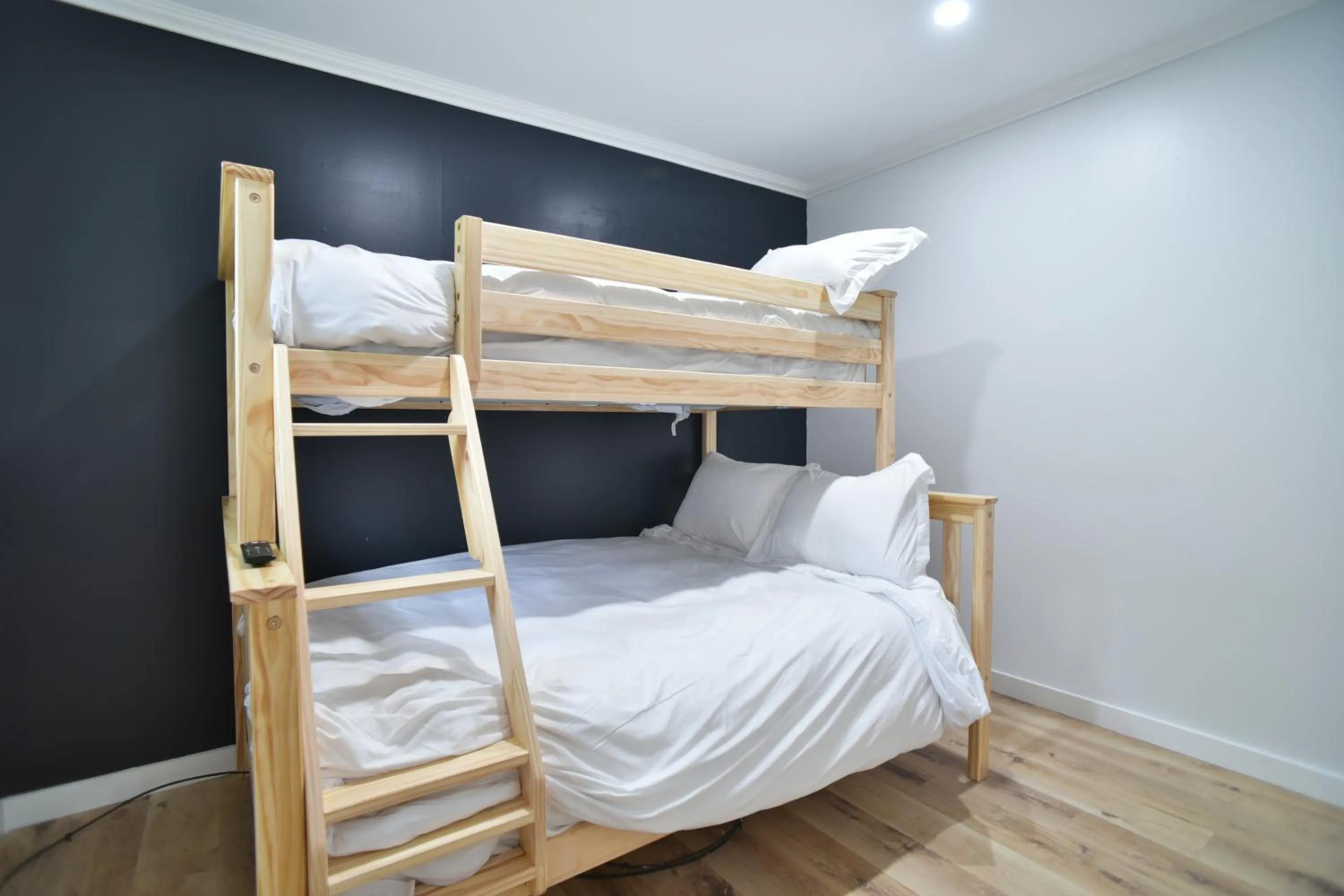 Bedroom, Bed in Showboat Hotel