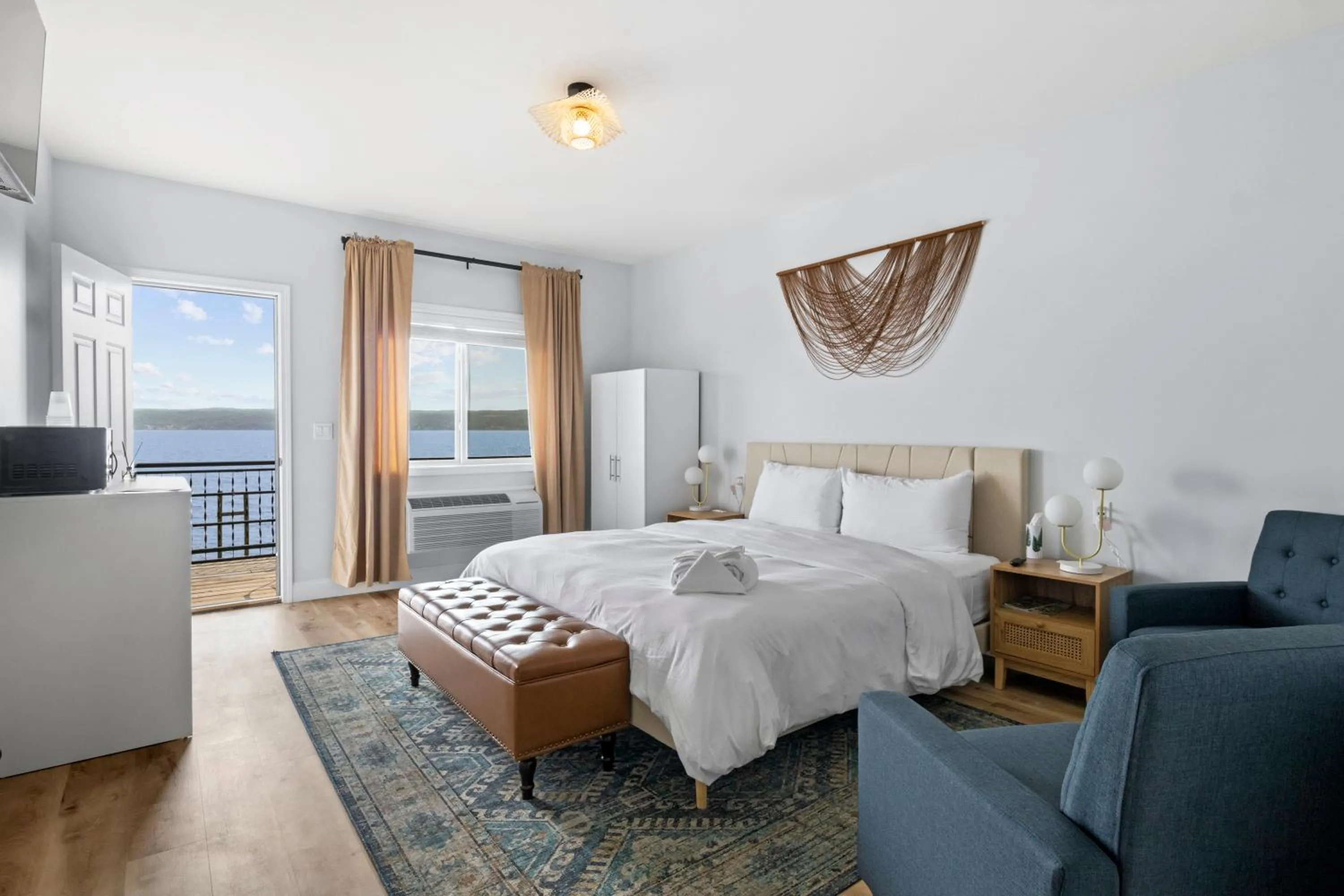Photo of the whole room, Bed in Showboat Hotel