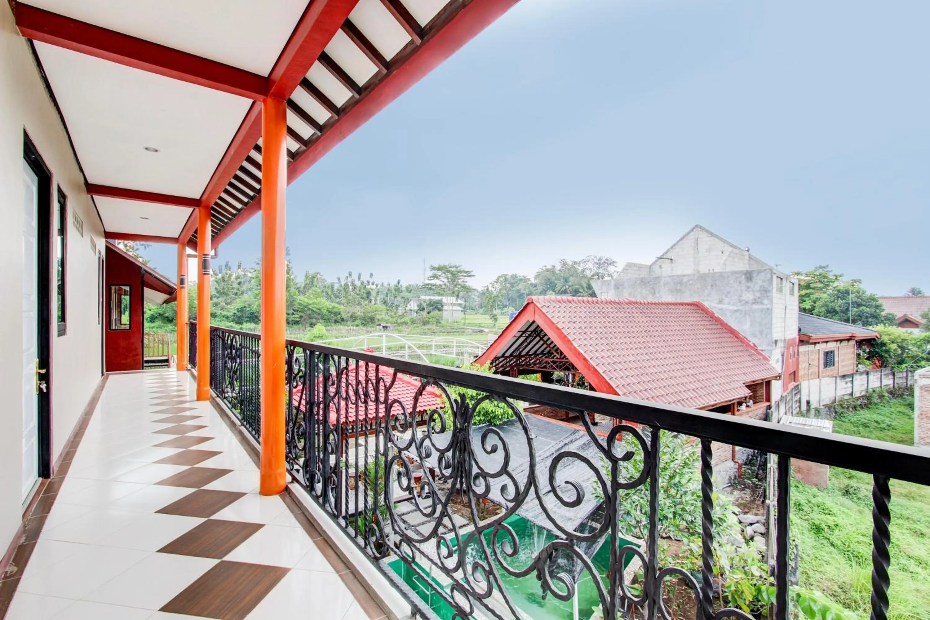 Lobby or reception in Capital O 93994 Dalem Kamulyan Syariah Guest House