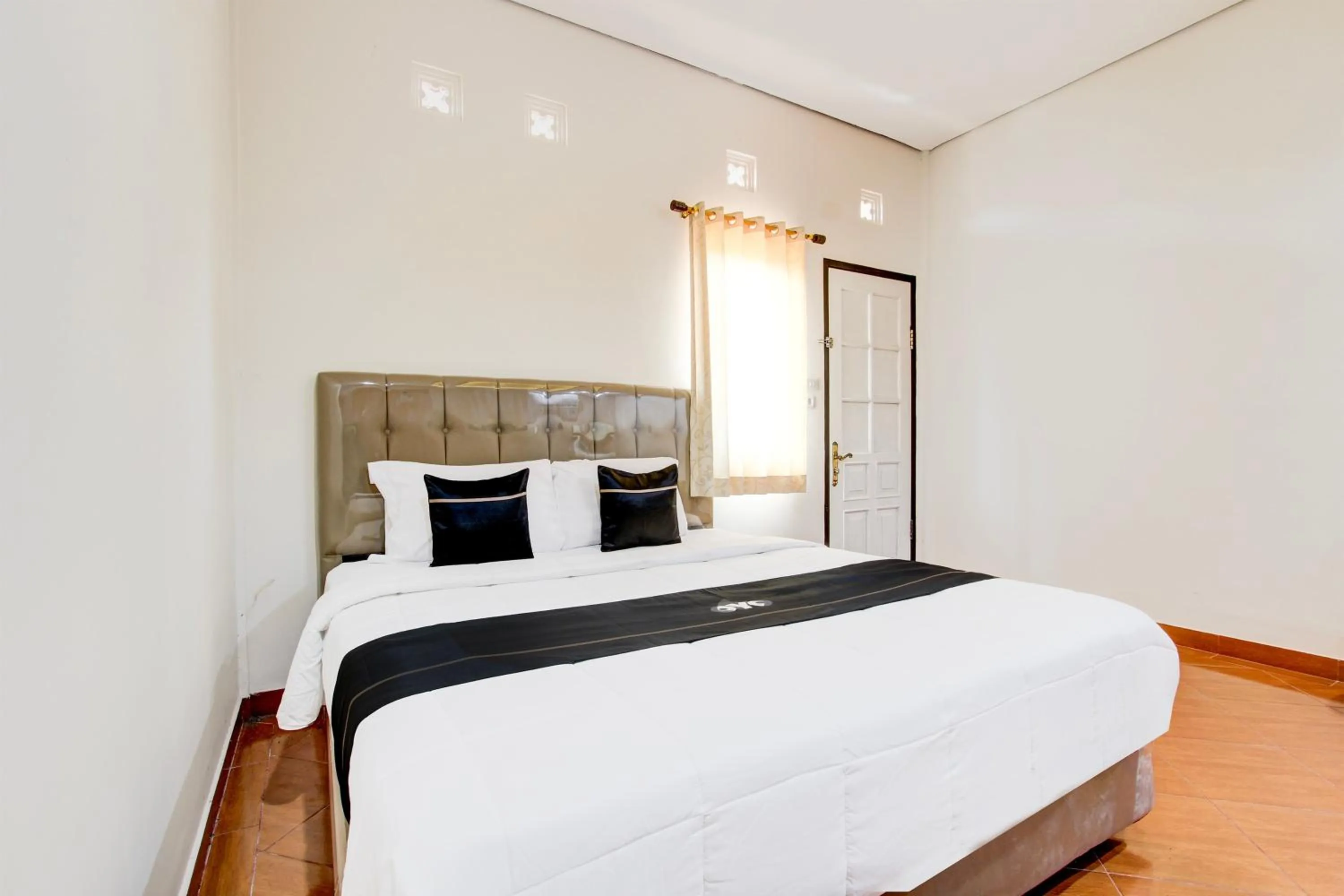 Bedroom in Capital O 93994 Dalem Kamulyan Syariah Guest House