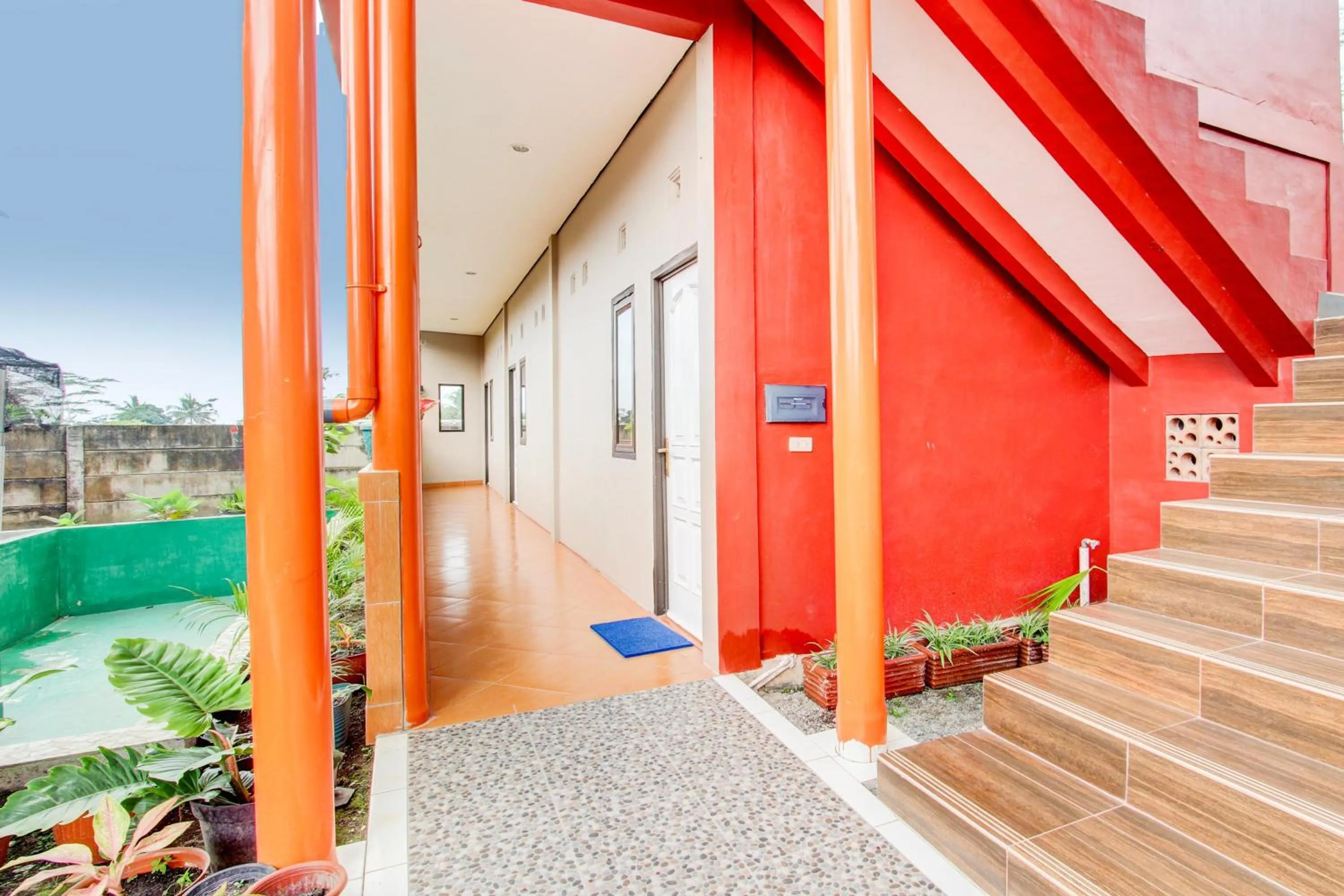 Lobby or reception in Capital O 93994 Dalem Kamulyan Syariah Guest House