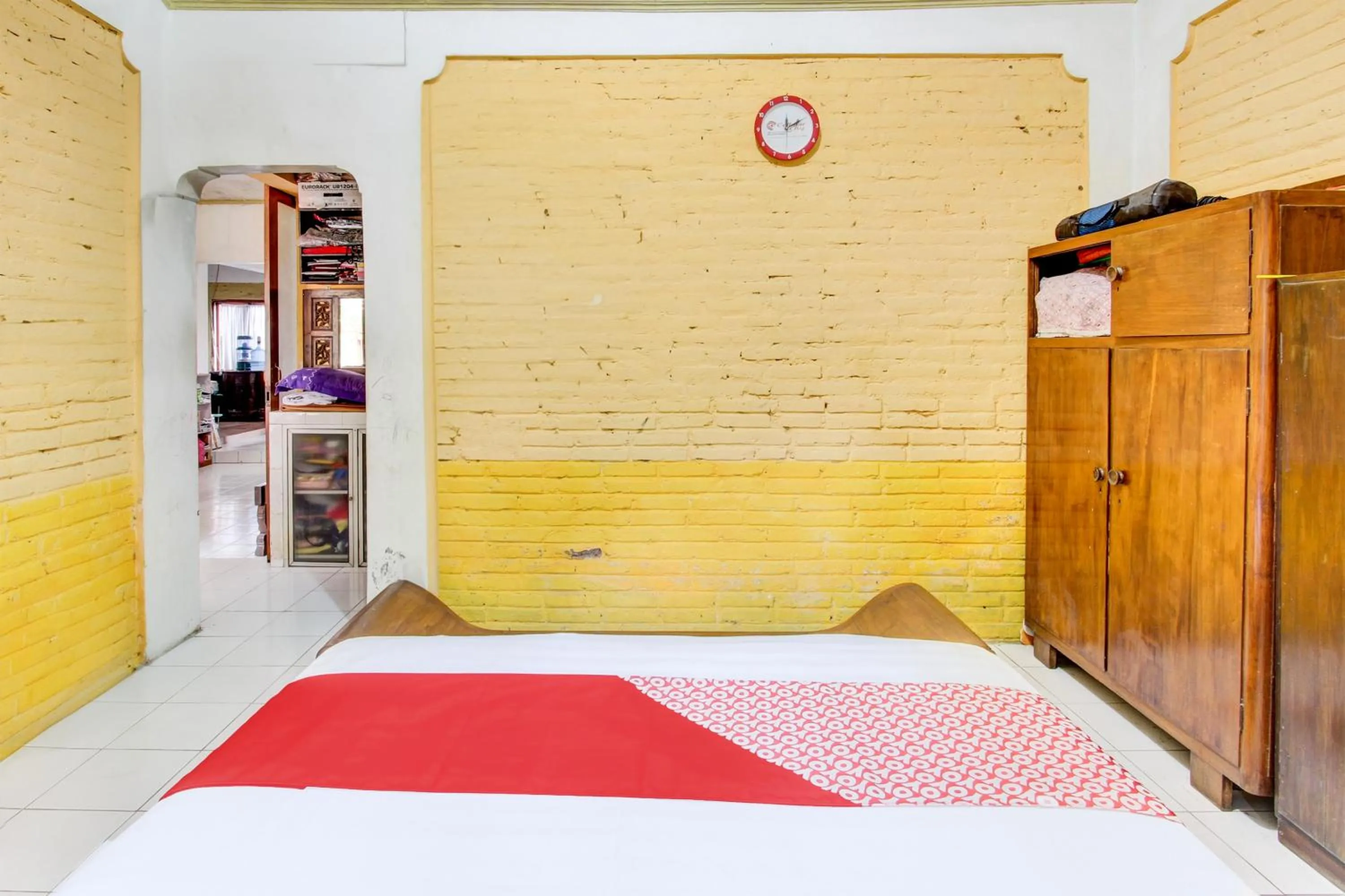 Bedroom, Bed in Hotel O Omah Citra Genia Homestay