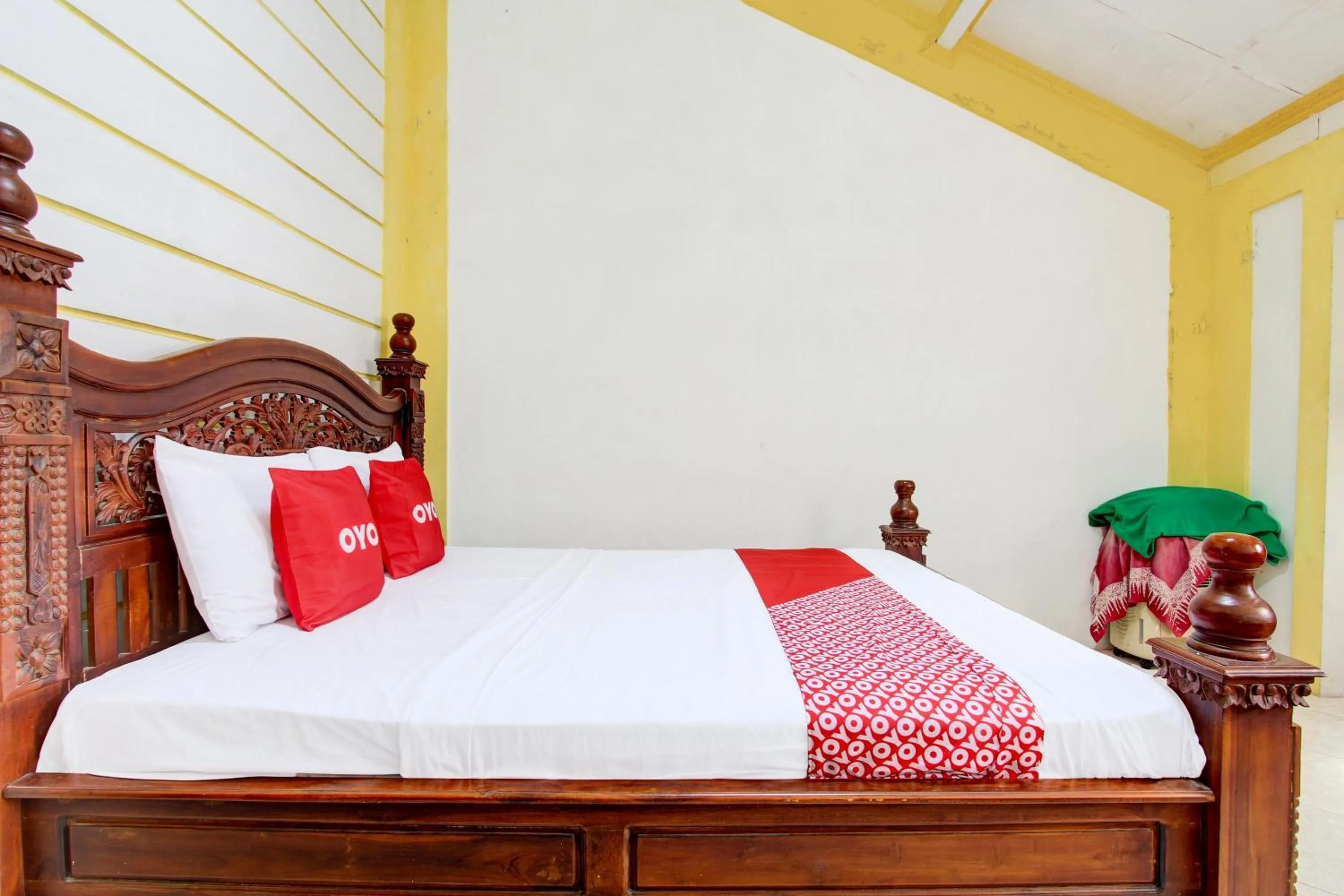 Bedroom, Bed in Hotel O Omah Citra Genia Homestay