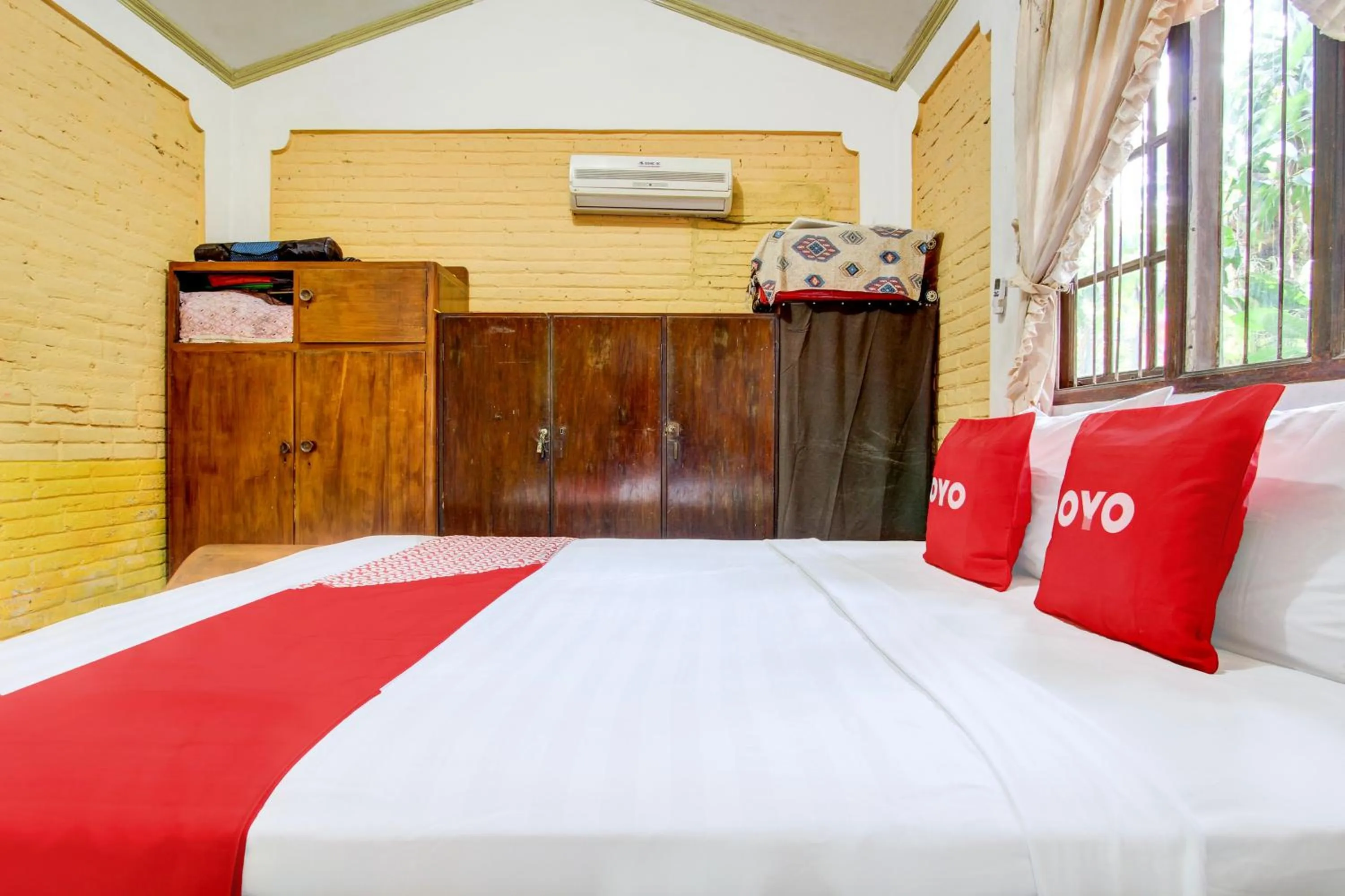 Bedroom, Bed in Hotel O Omah Citra Genia Homestay