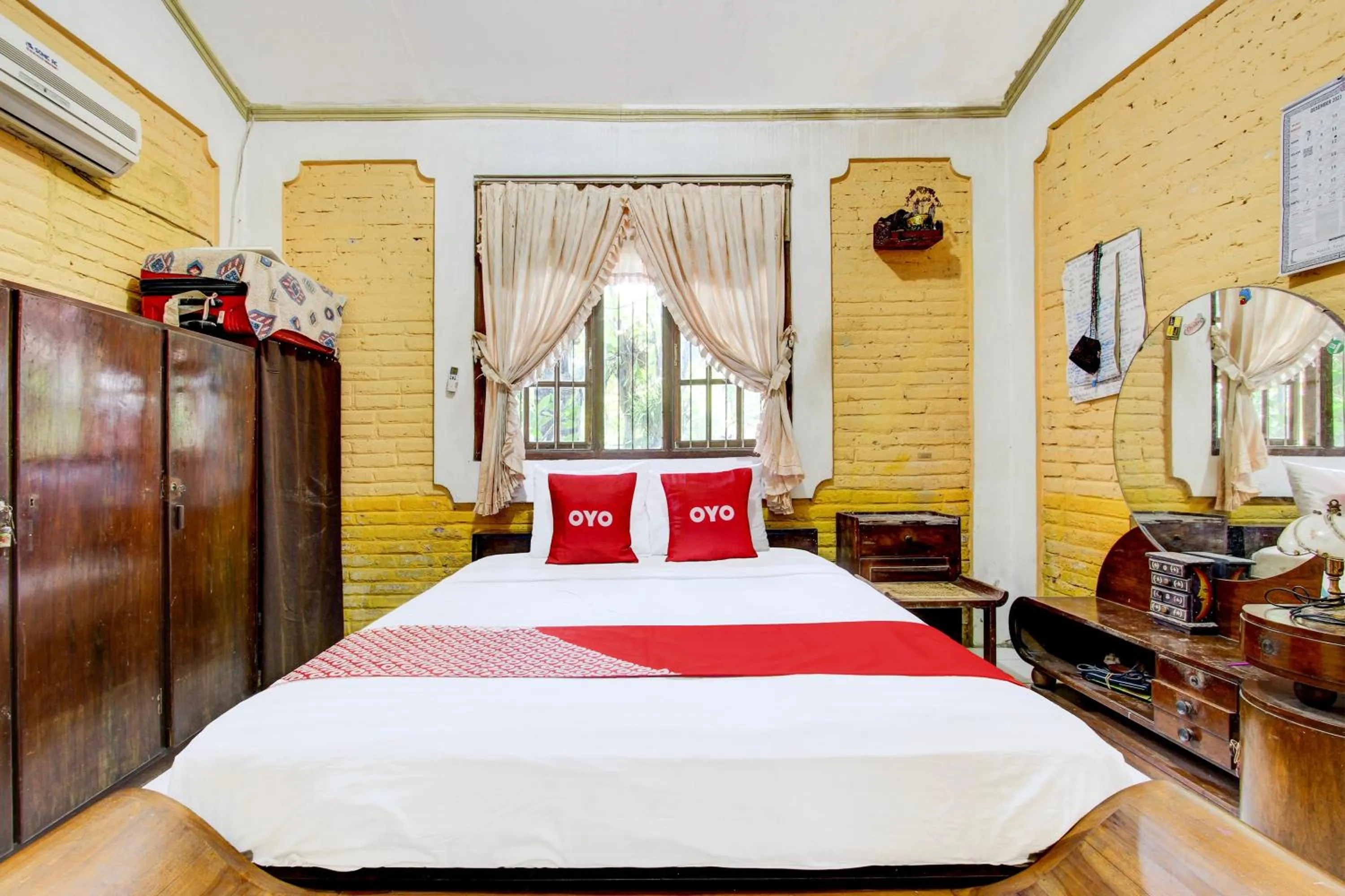 Bedroom, Bed in Hotel O Omah Citra Genia Homestay