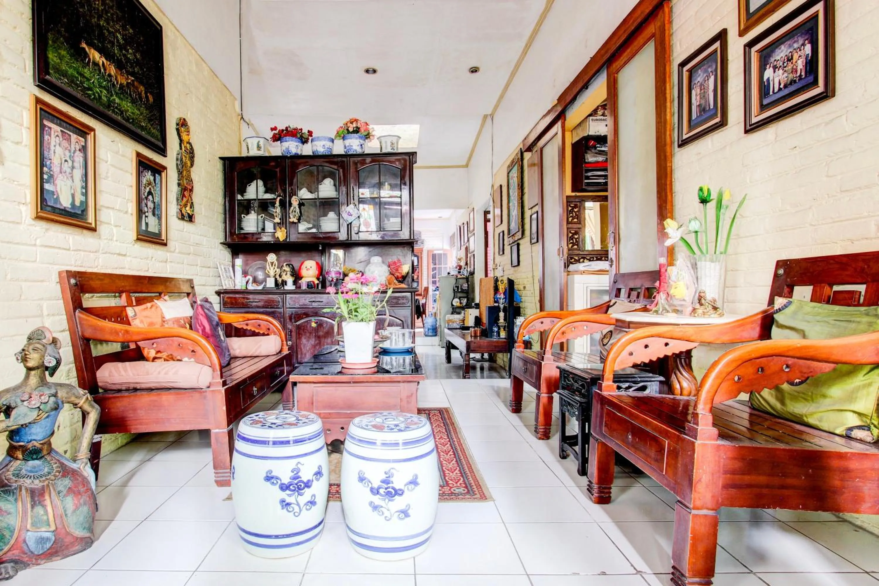 Lobby or reception in Hotel O Omah Citra Genia Homestay