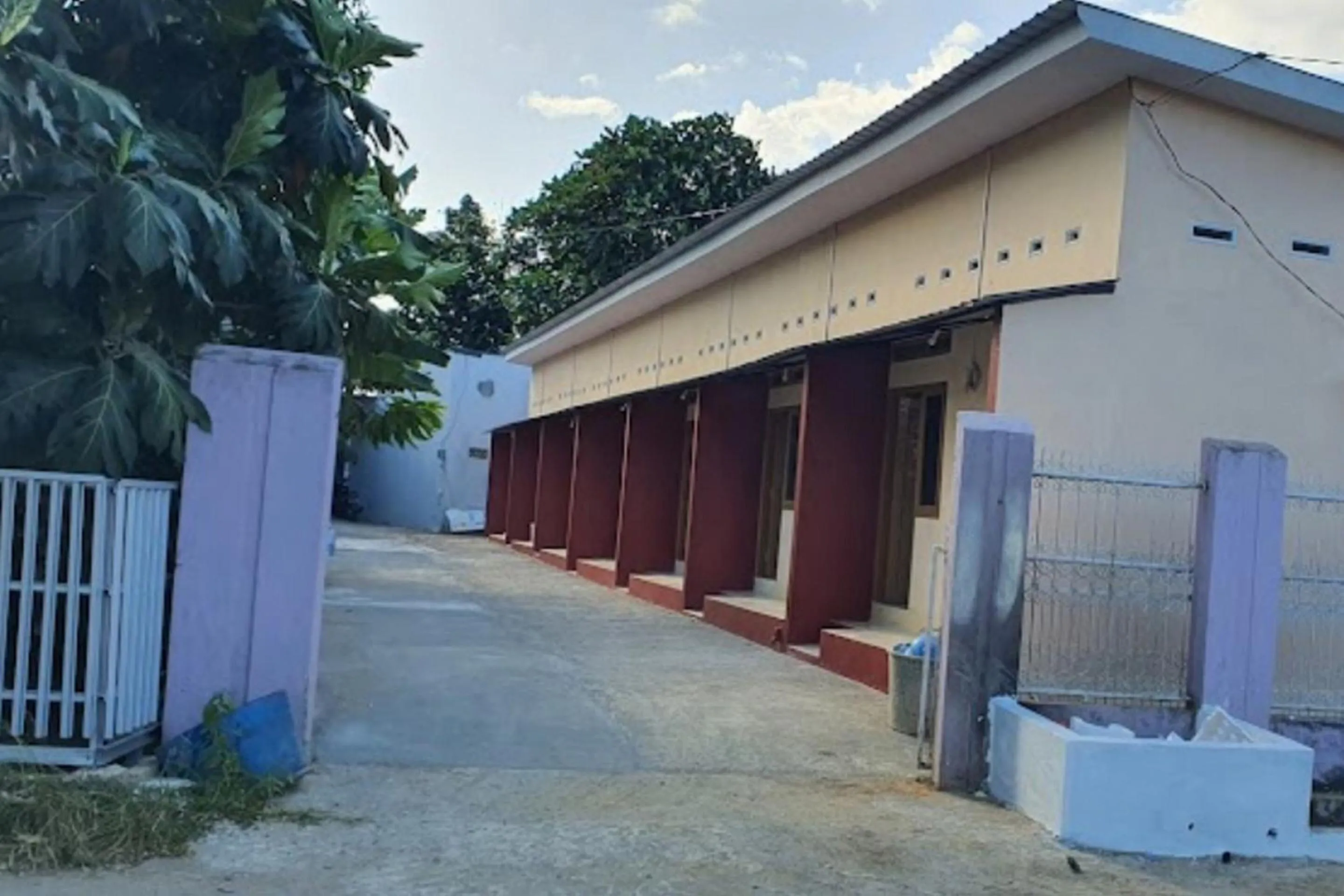 Facade/entrance in OYO 94015 Kost Alif Near Masjid Jami Nurul Huda