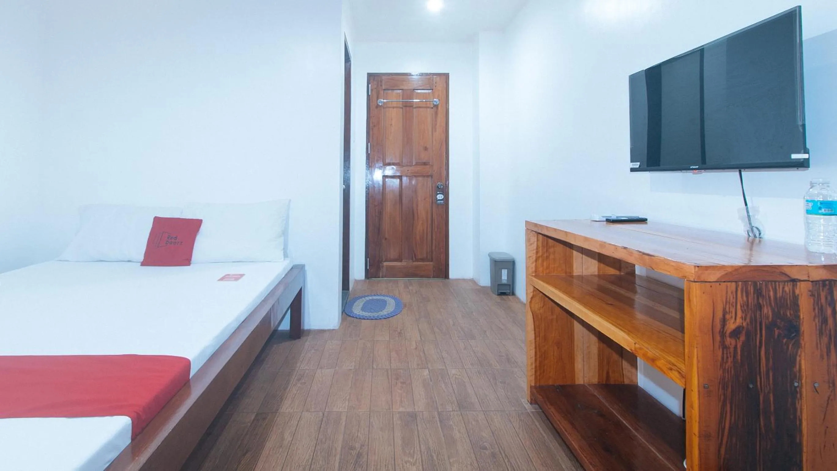 TV and multimedia, Bed in RedDoorz at Mina's Place 2 Banez Ville Tacloban