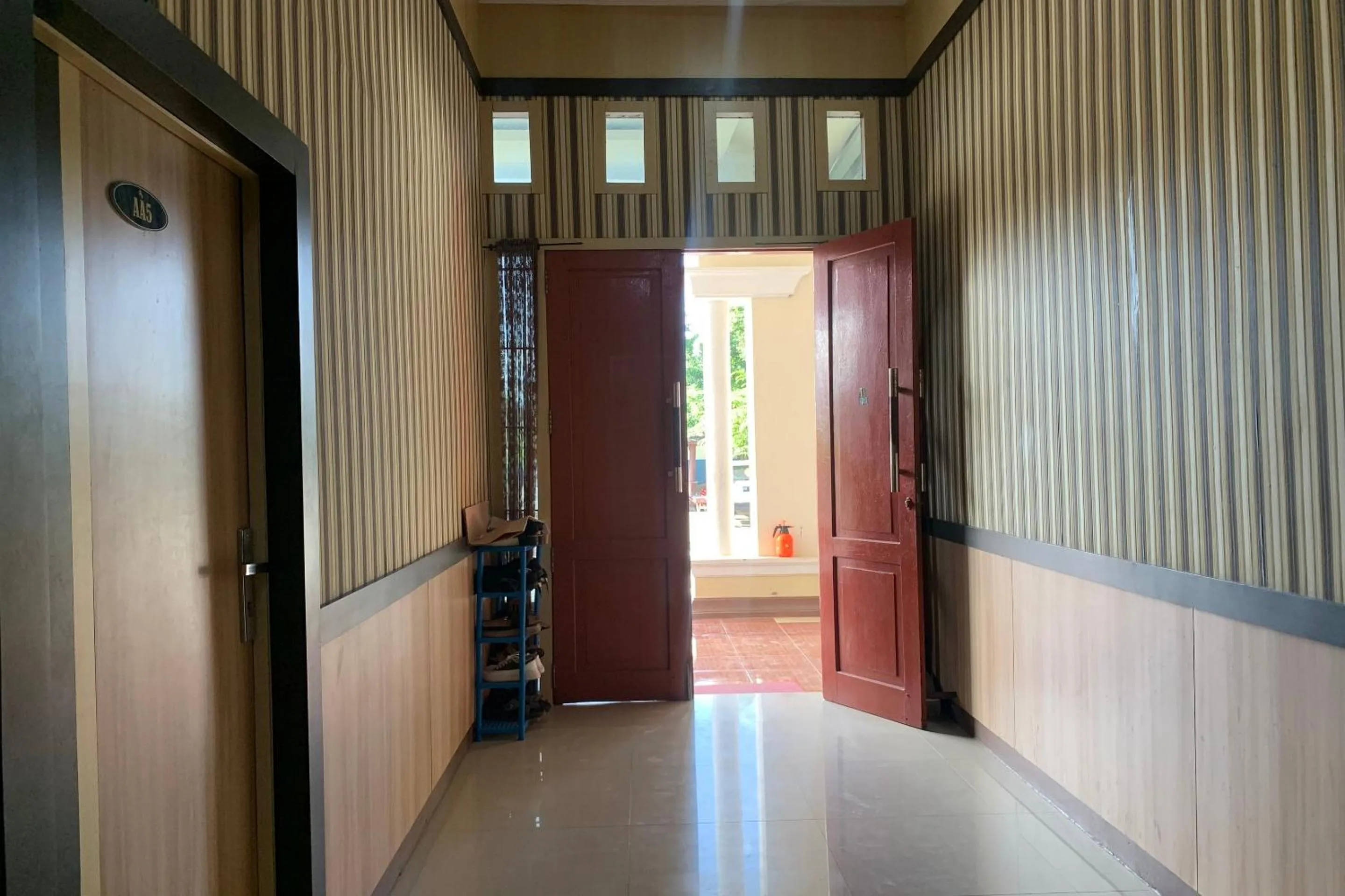 Lobby or reception in Hotel O Pondok Hitung Near GOR Kalegowa