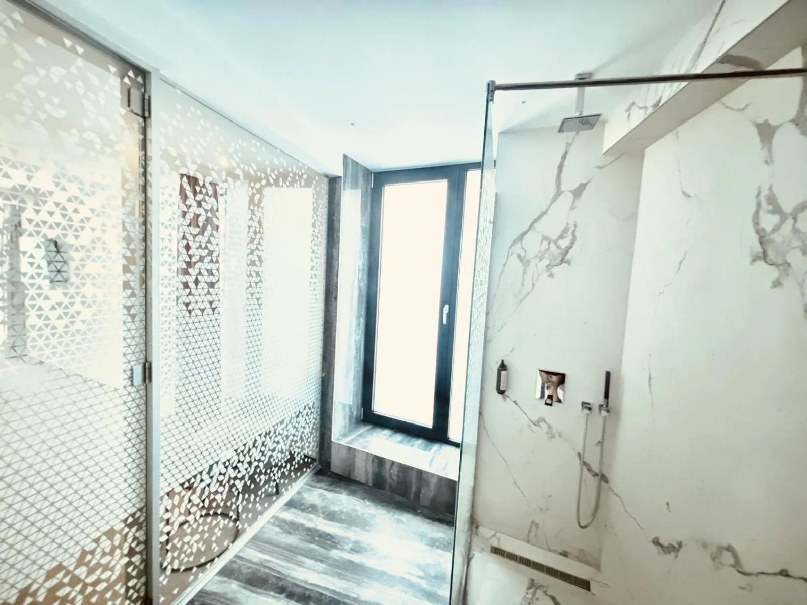 Shower in CM111Apparthotel