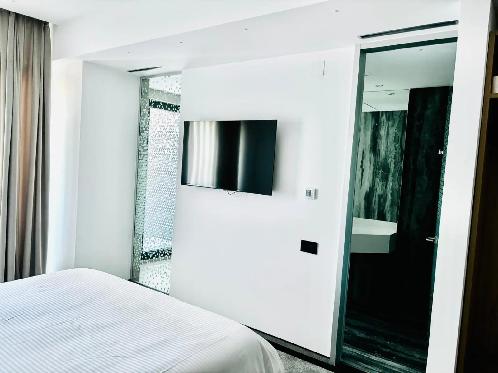 Bathroom, Bed in CM111Apparthotel