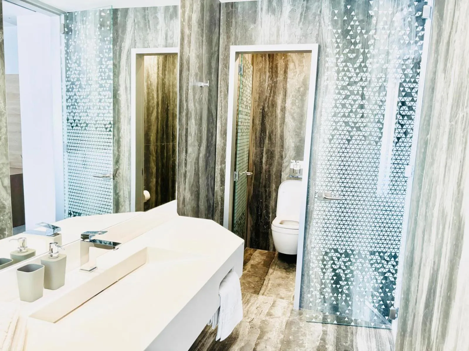 Bathroom, Bed in CM111Apparthotel