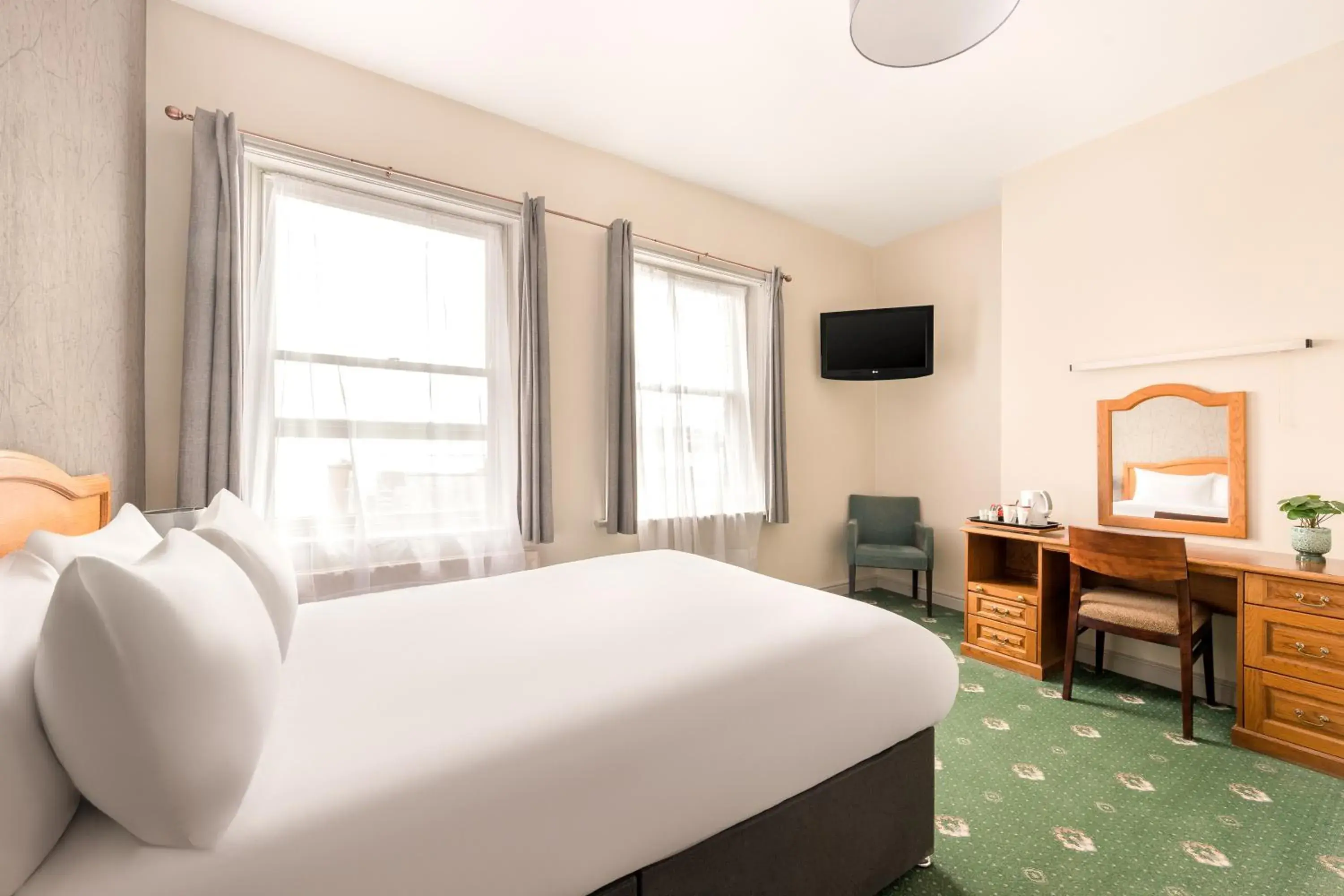 Bedroom, Bed in The County Hotel Bedroom, Bed in The County Hotel