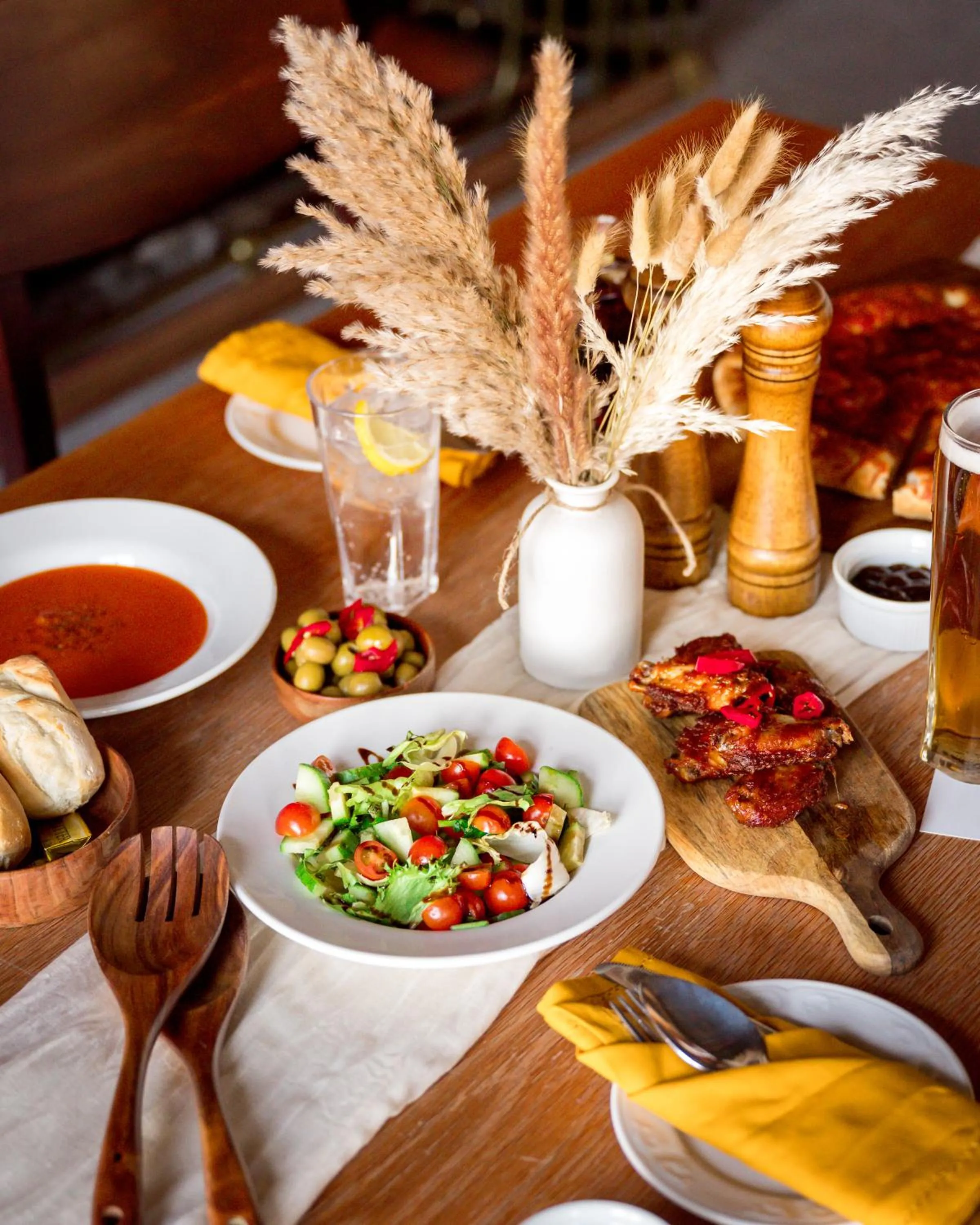 Restaurant/places to eat in The County Hotel