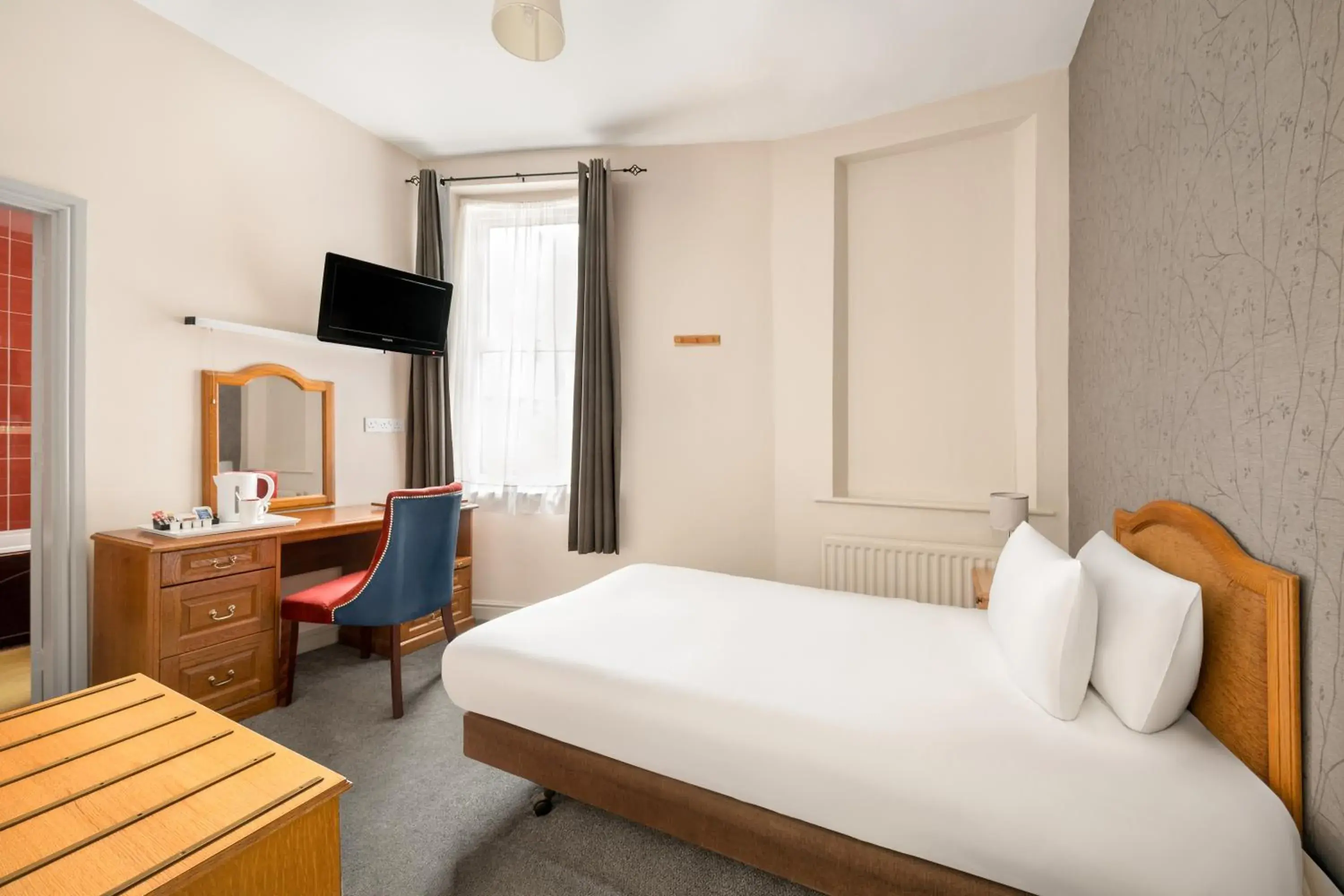 Bedroom, Bed in The County Hotel Bedroom, Bed in The County Hotel