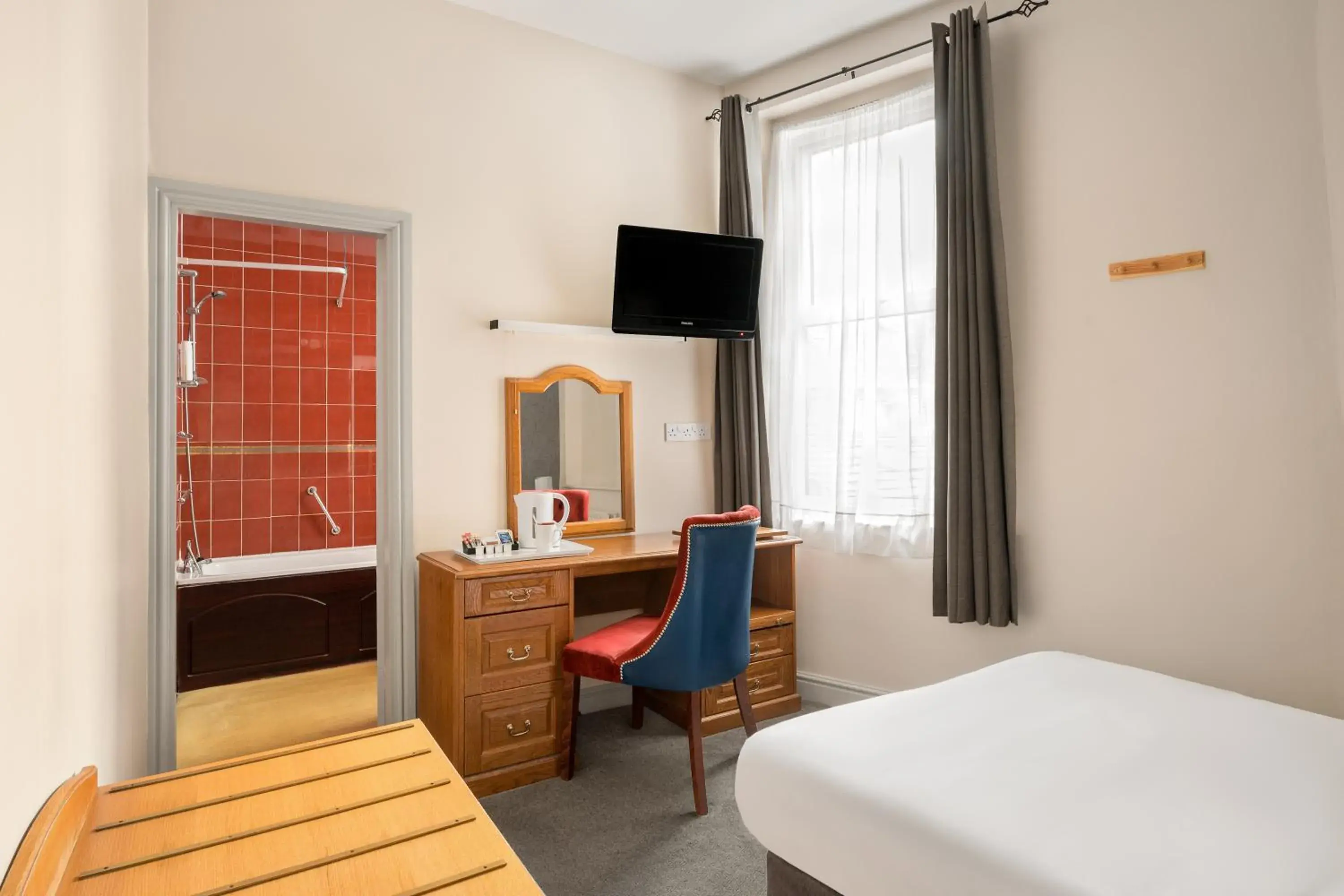 Bedroom, Bed in The County Hotel Bedroom, Bed in The County Hotel