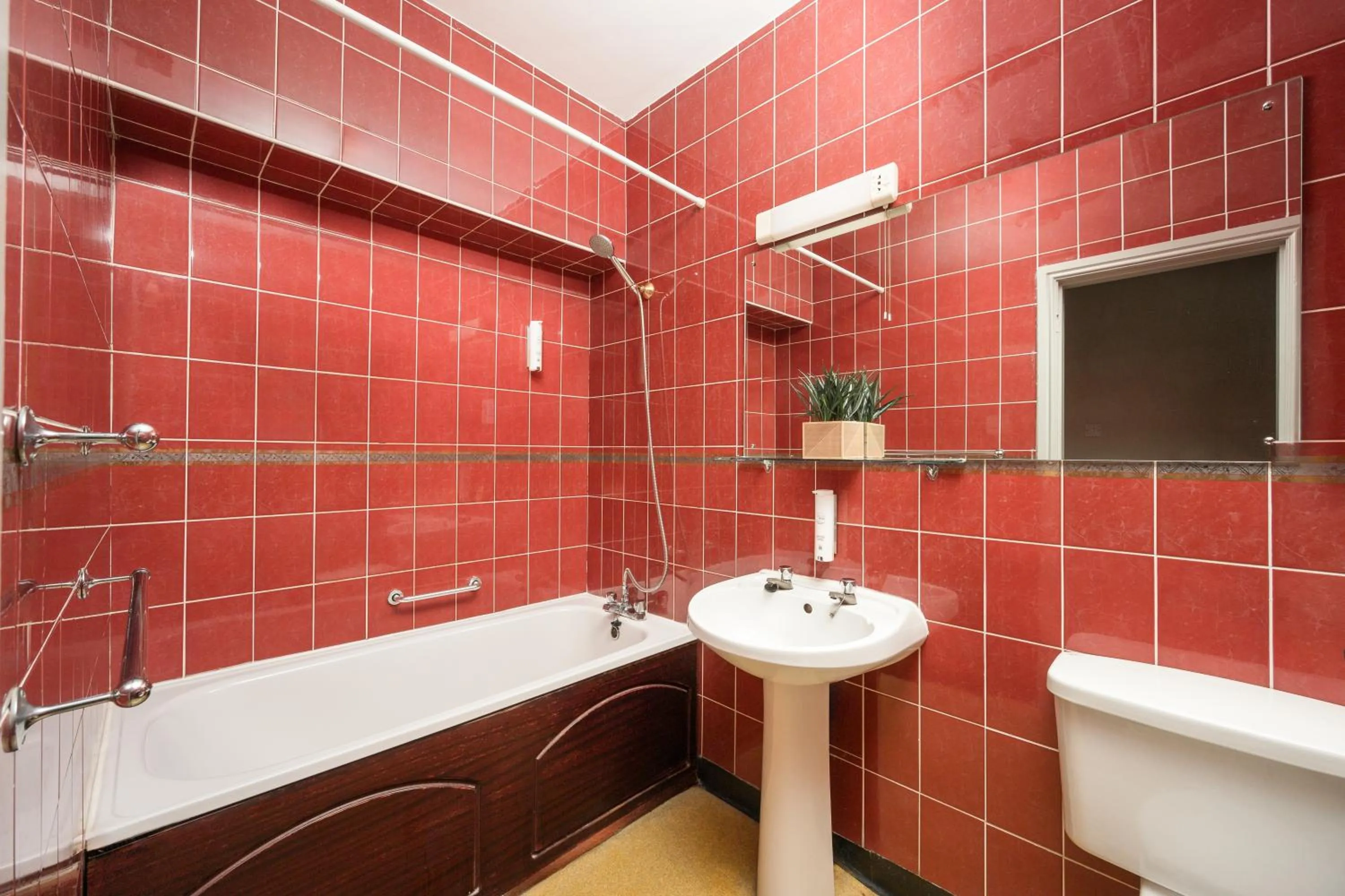 Shower in The County Hotel