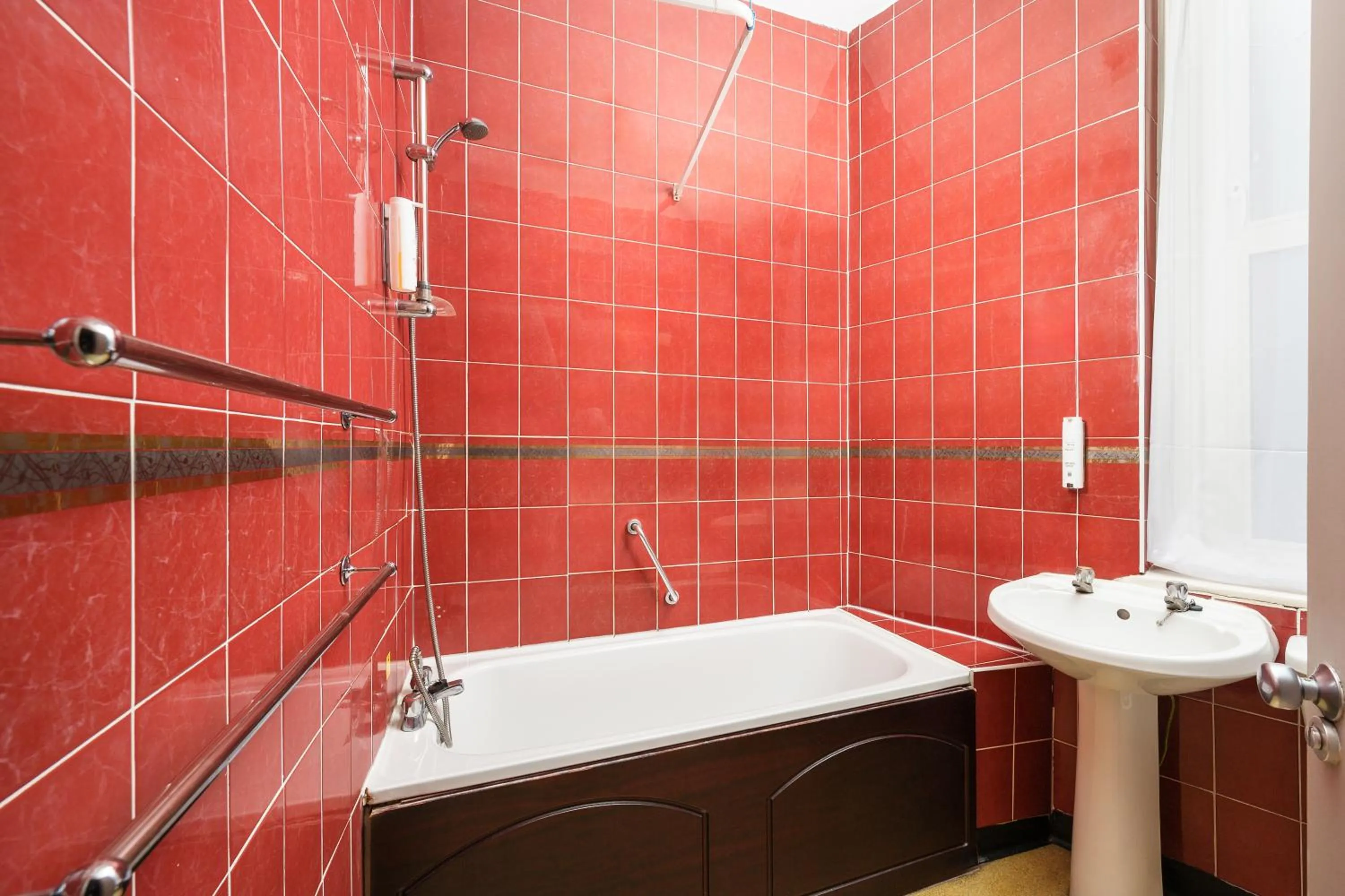 Shower in The County Hotel