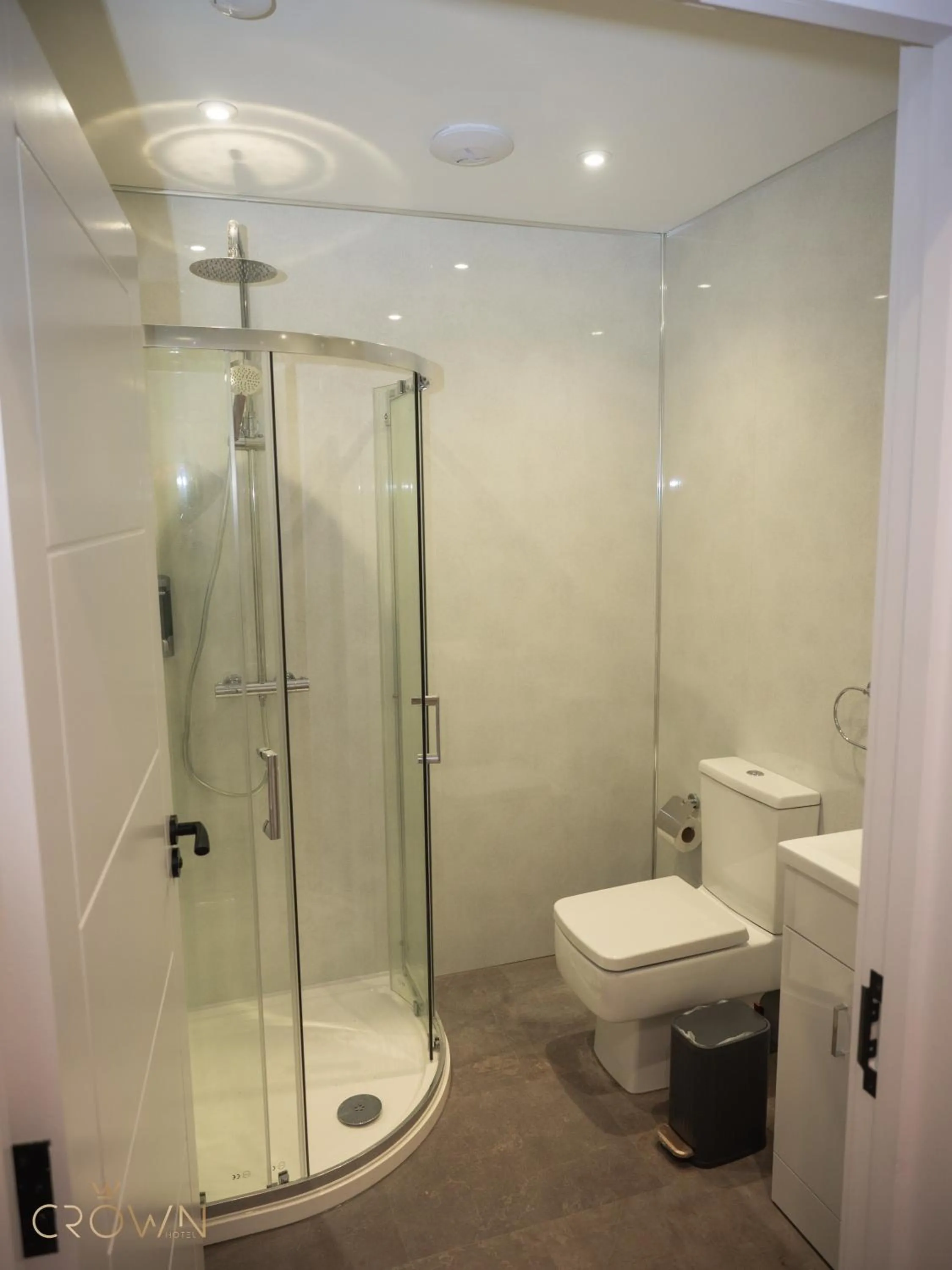 Bathroom in Crown Hotel