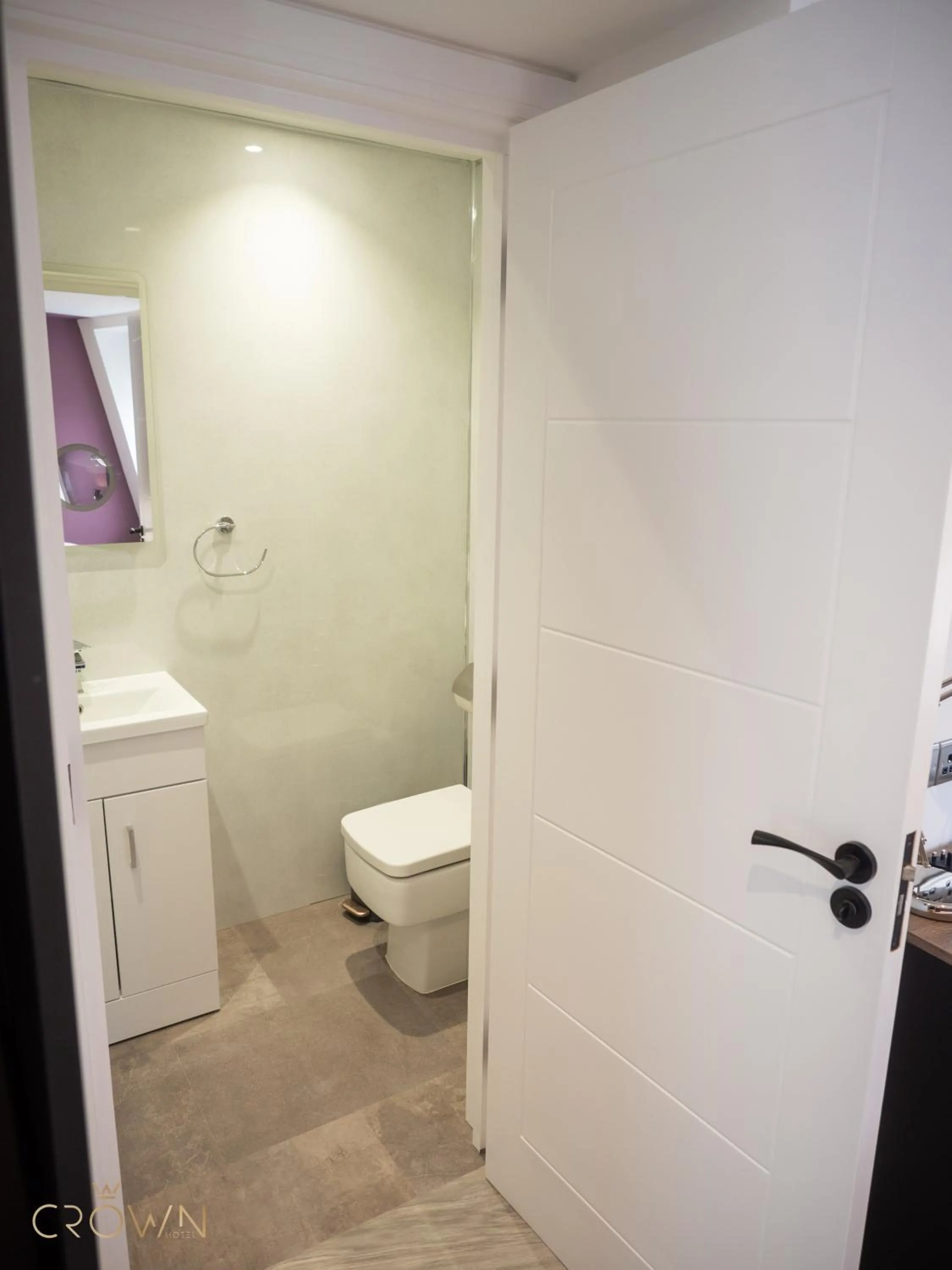 Bathroom in Crown Hotel