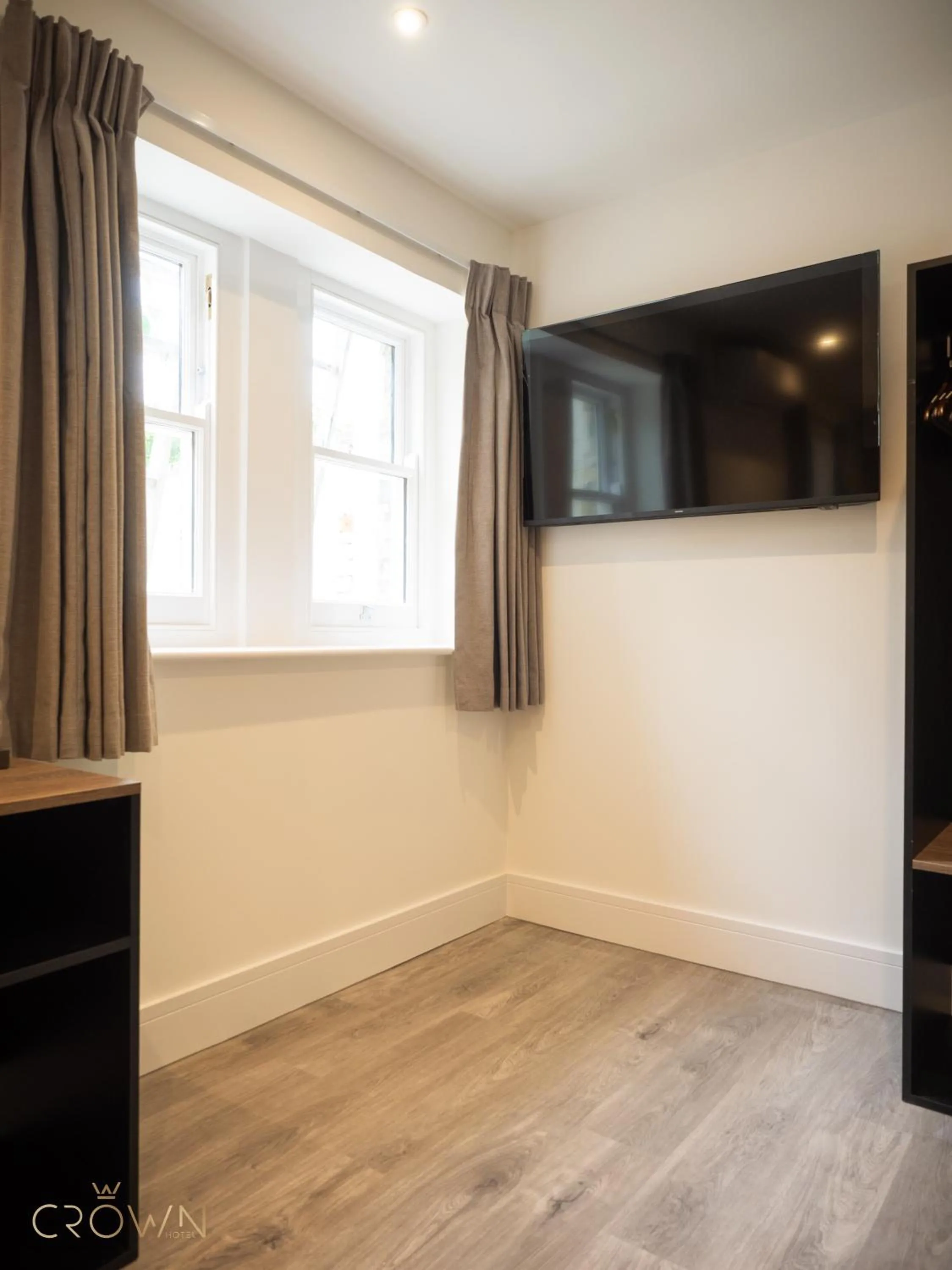 Bedroom in Crown Hotel