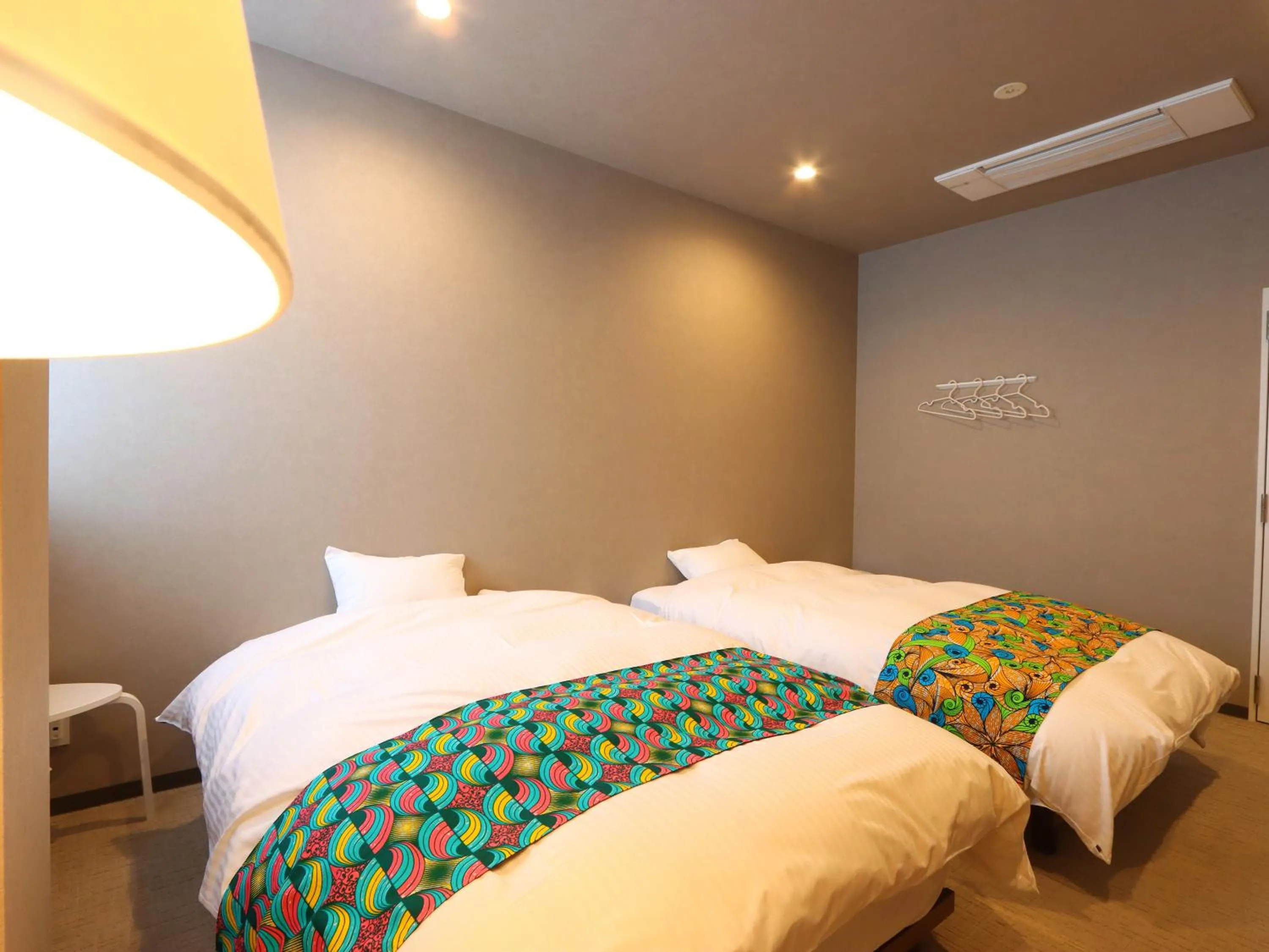 Photo of the whole room, Bed in métisse stay