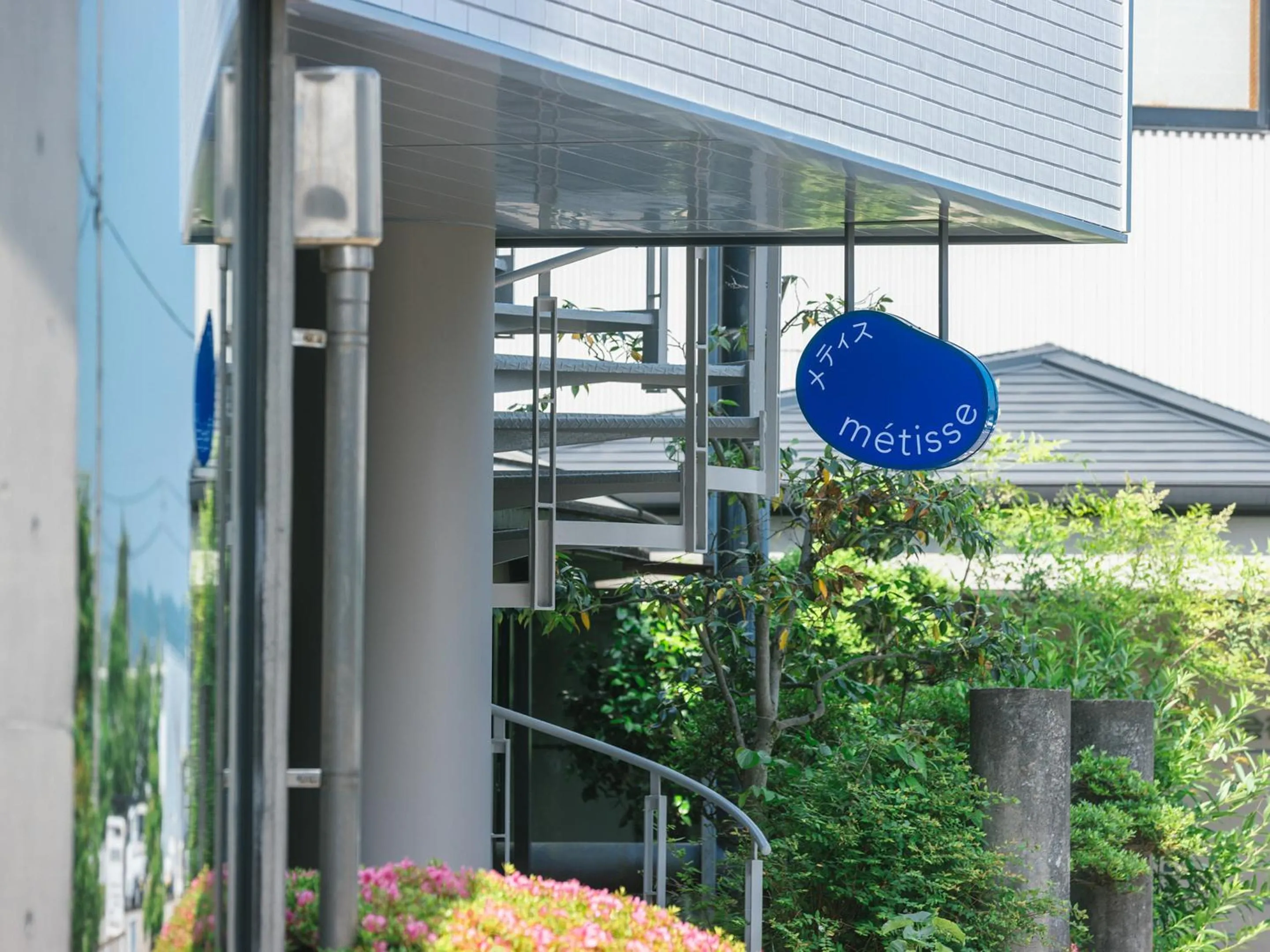 Property building in métisse stay