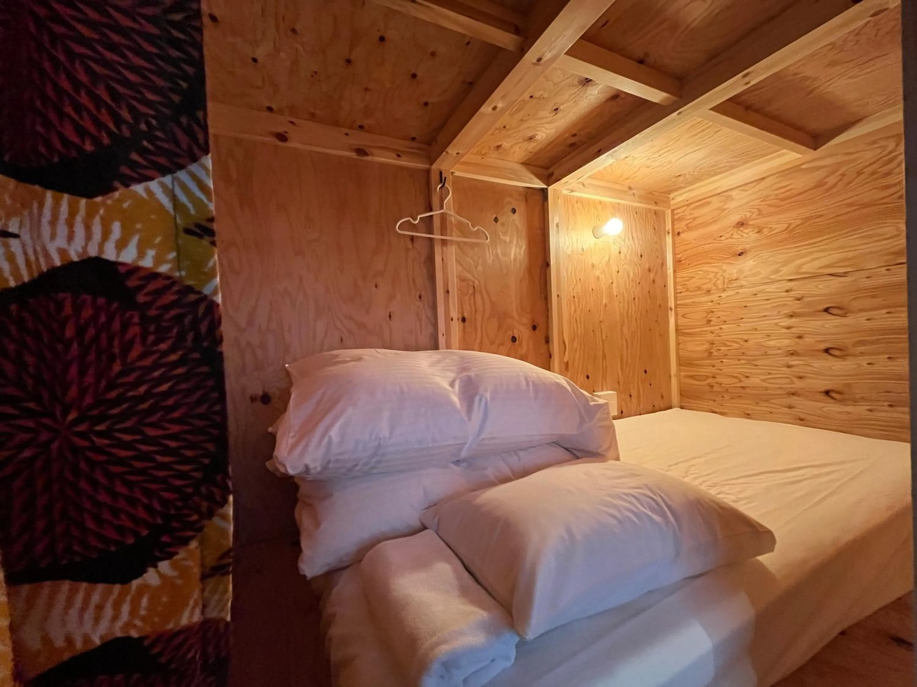 Photo of the whole room, Bed in métisse stay