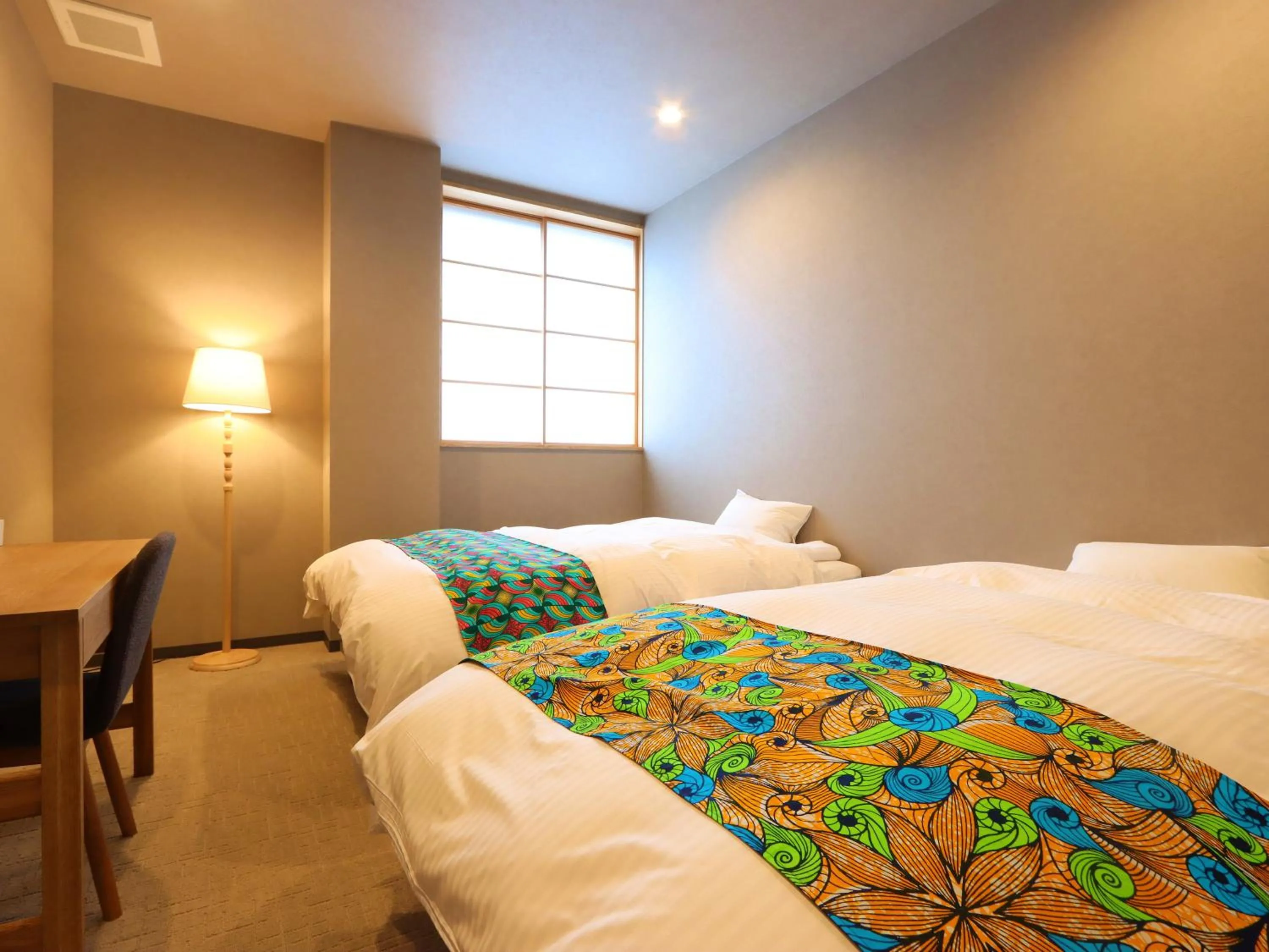 Photo of the whole room, Bed in métisse stay