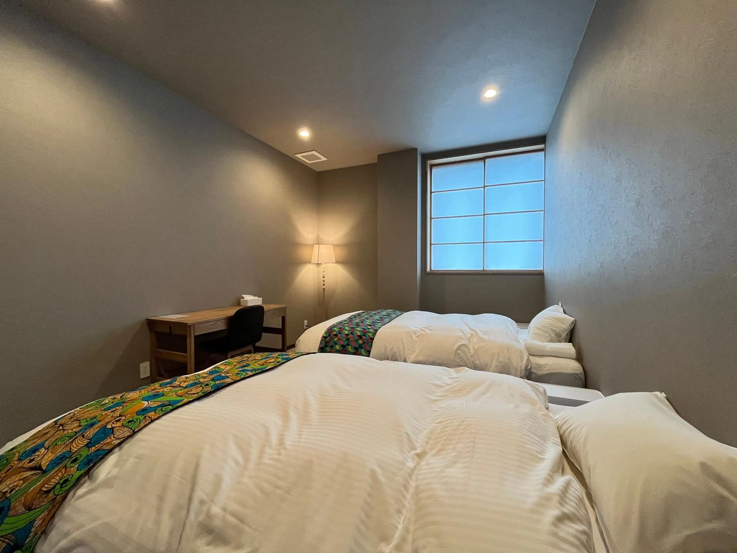 Photo of the whole room, Bed in métisse stay