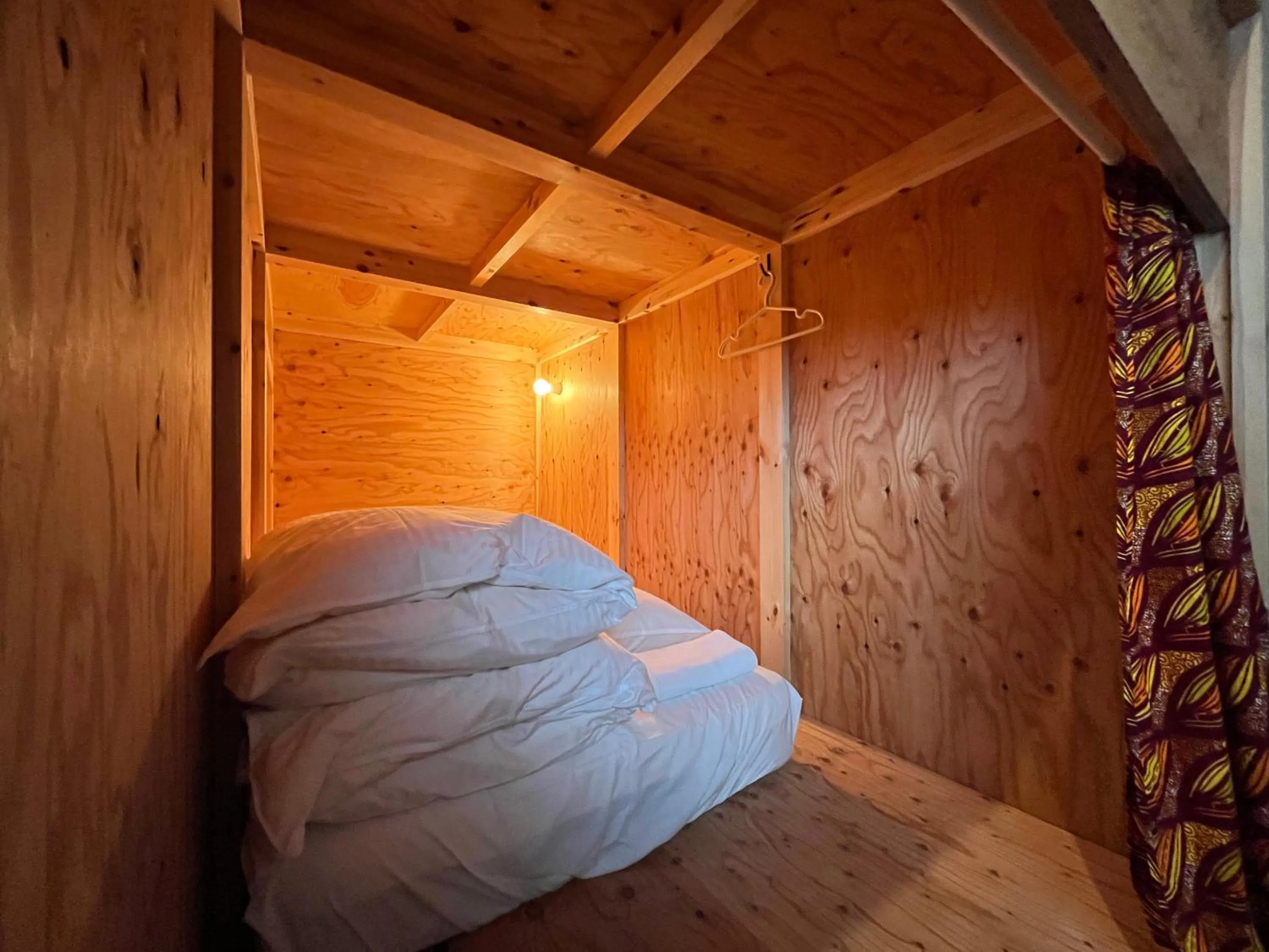 Photo of the whole room, Bed in métisse stay