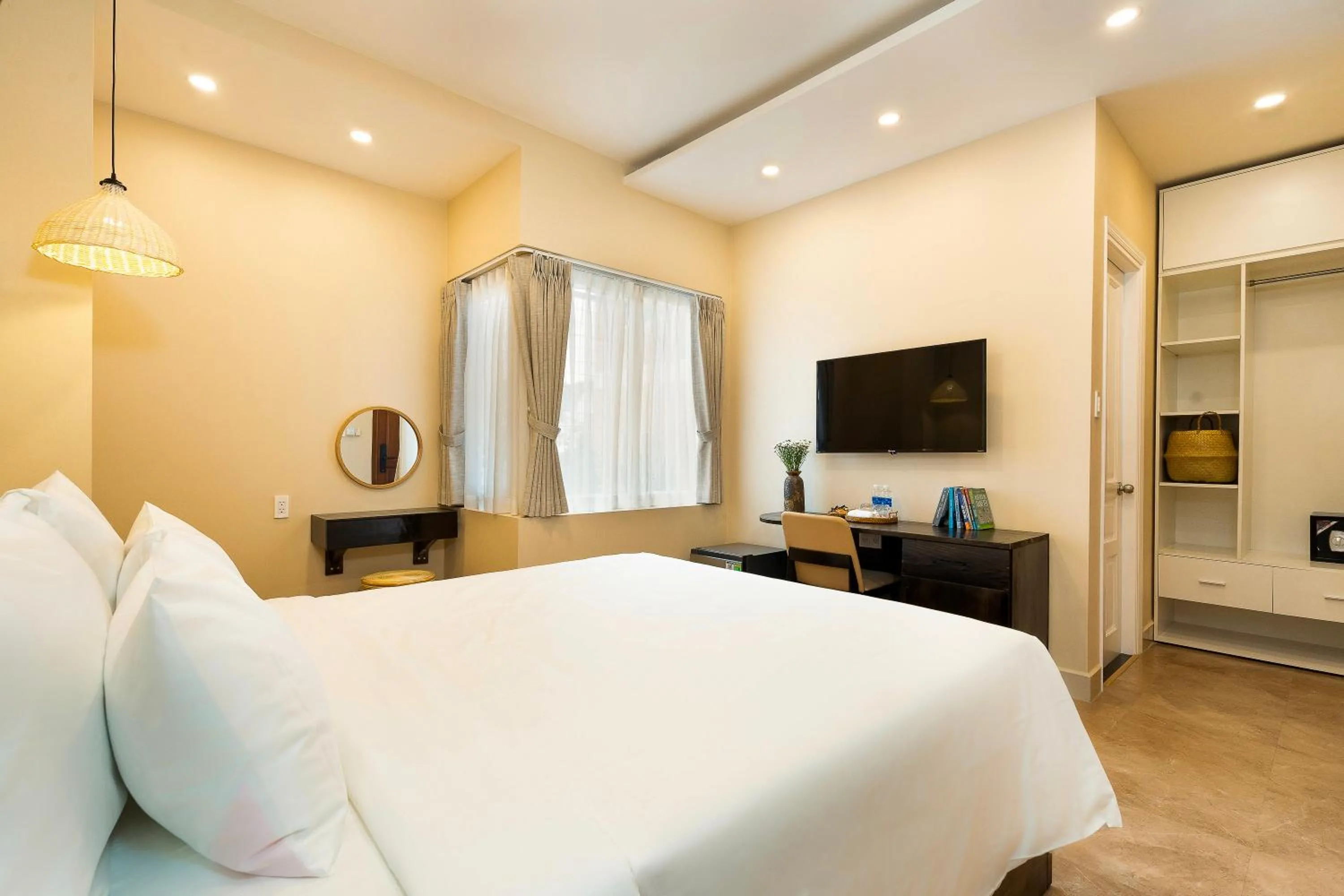 Communal lounge/ TV room, Bed in HemTouch House