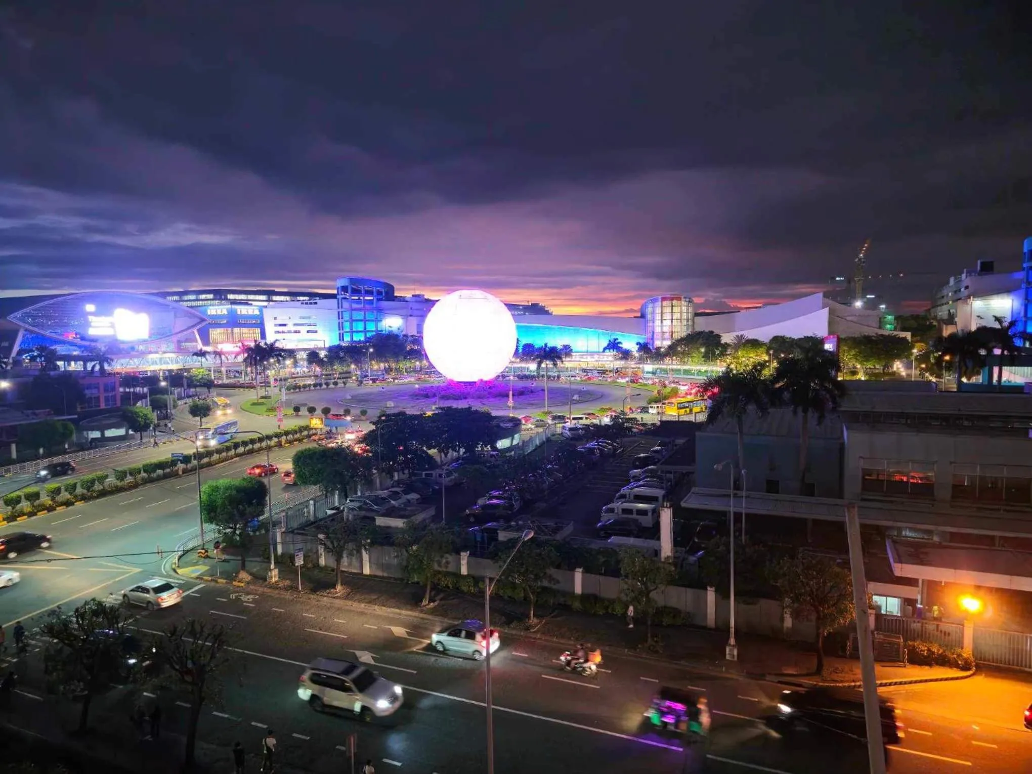 Night in Shell Residences MOA Manila Jona