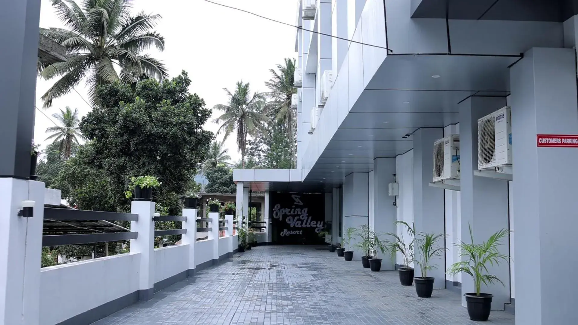 Facade/entrance in Spring Valley Resort Facade/entrance in Spring Valley Resort