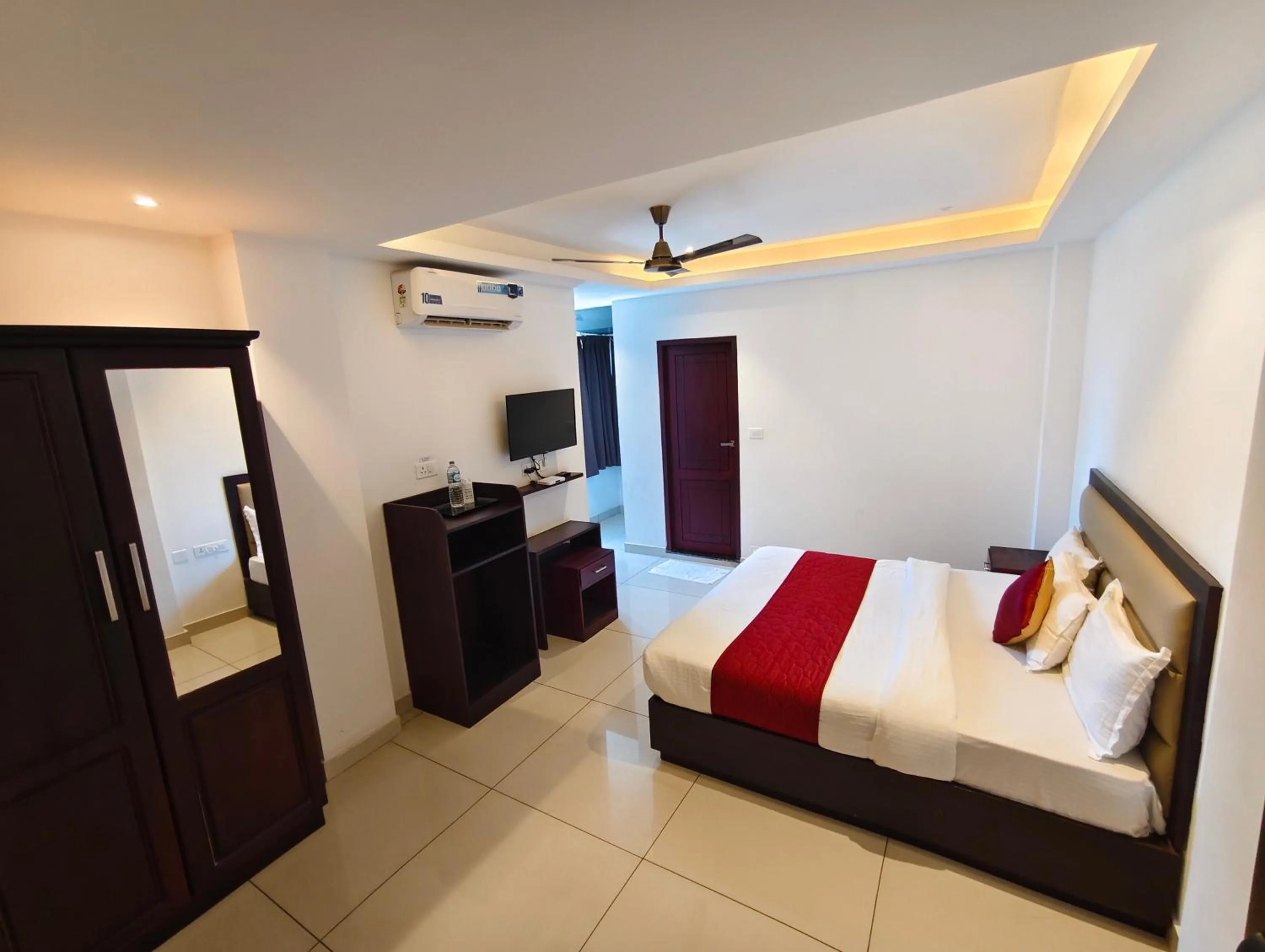 Bedroom, Bed in Spring Valley Resort