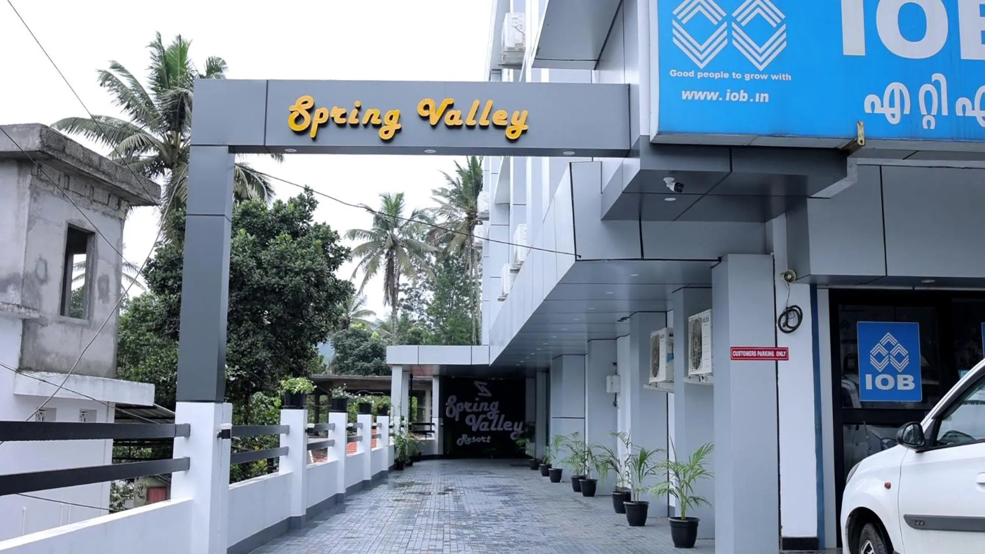 Facade/entrance in Spring Valley Resort