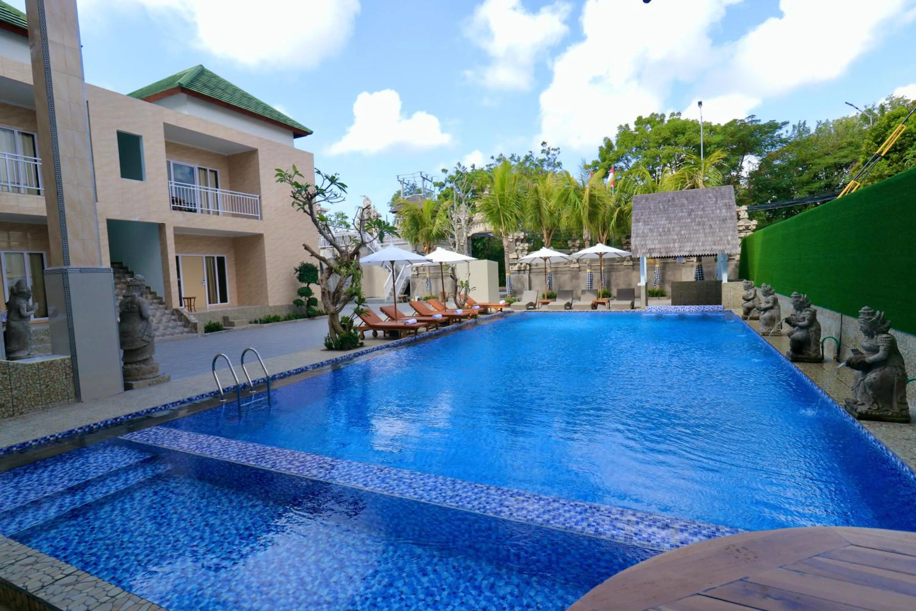 Swimming pool in The Pandan Sari Hotel