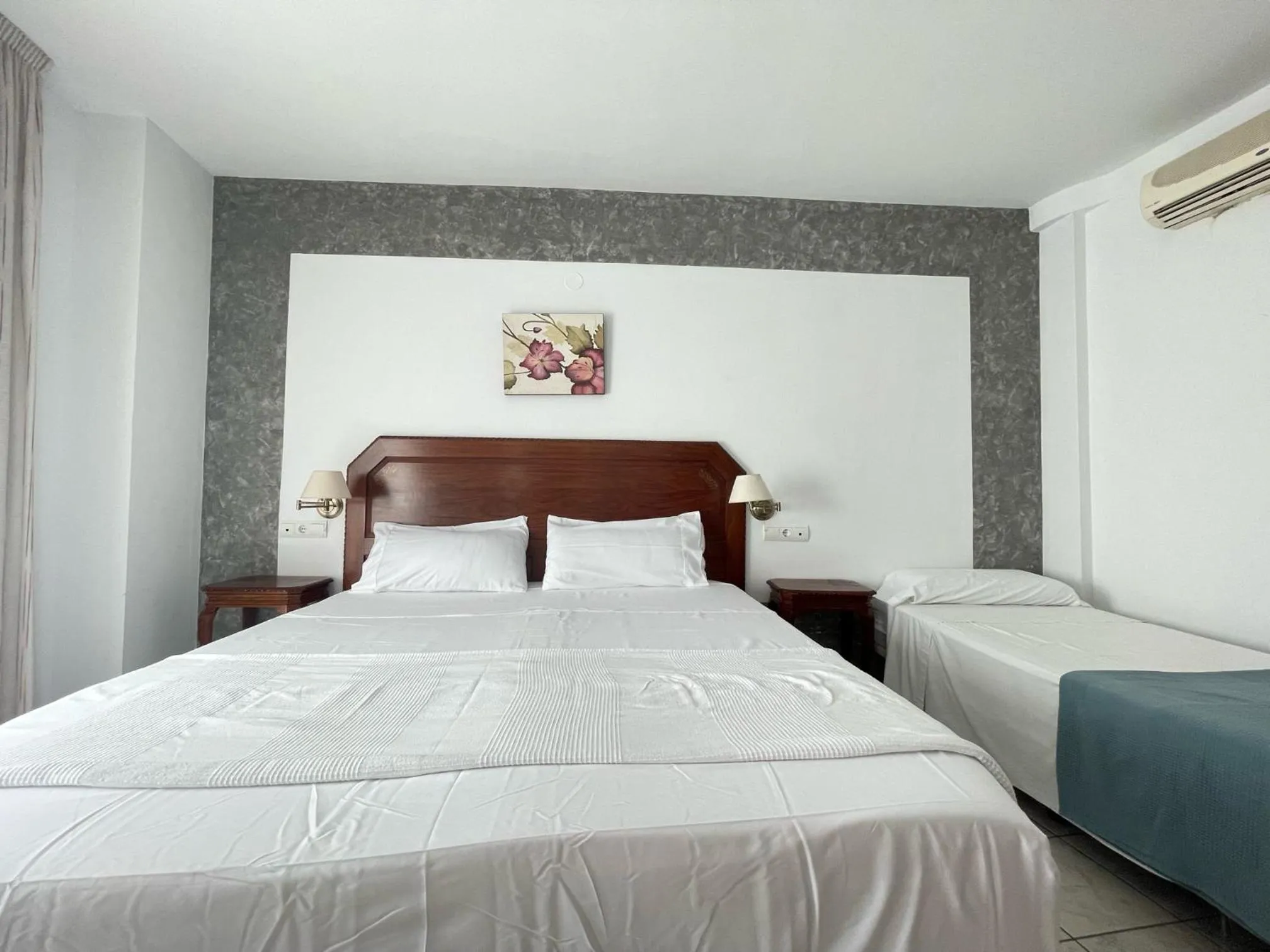 Bed in Hotel Al-Andalus