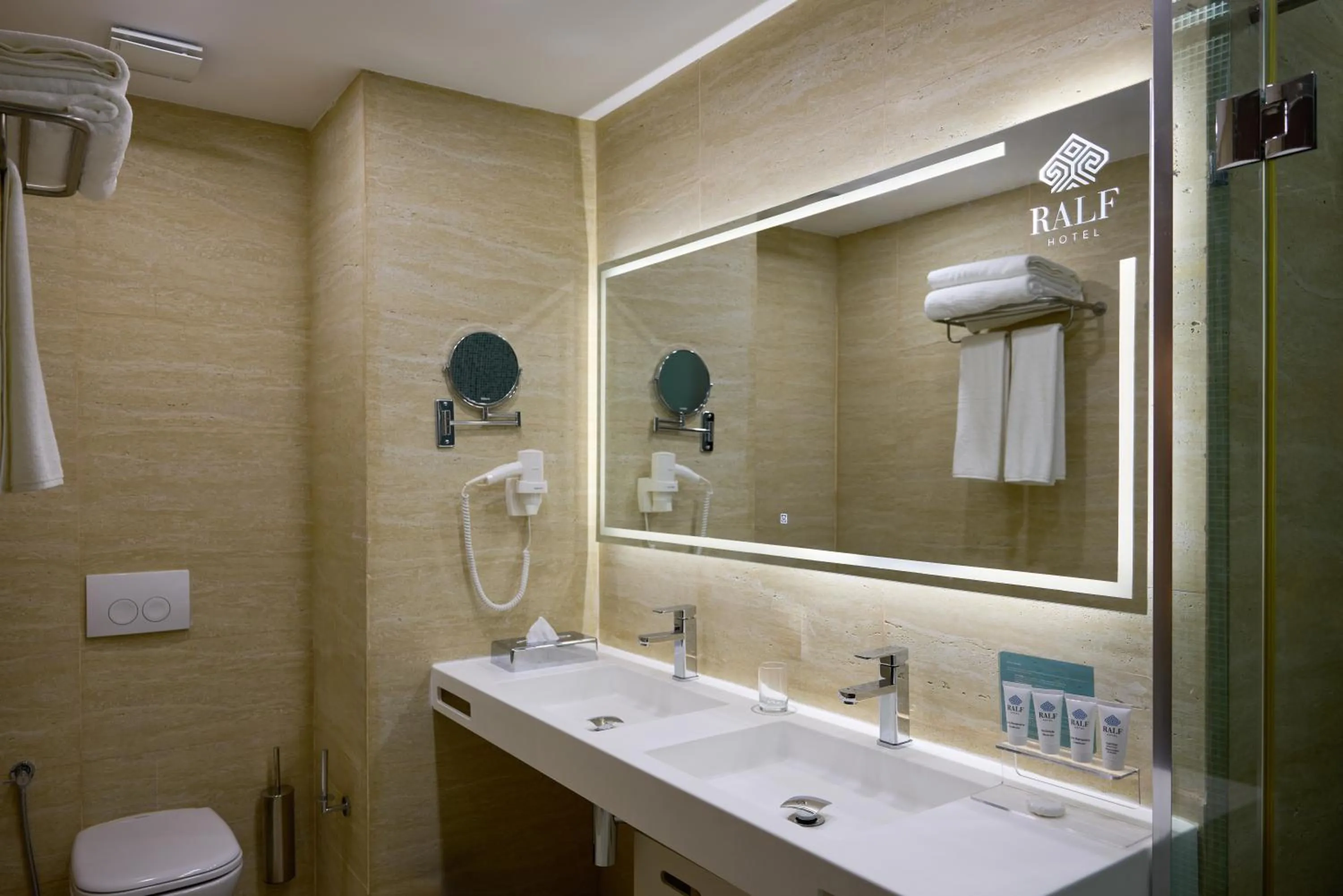 Bathroom in Hôtel RALF