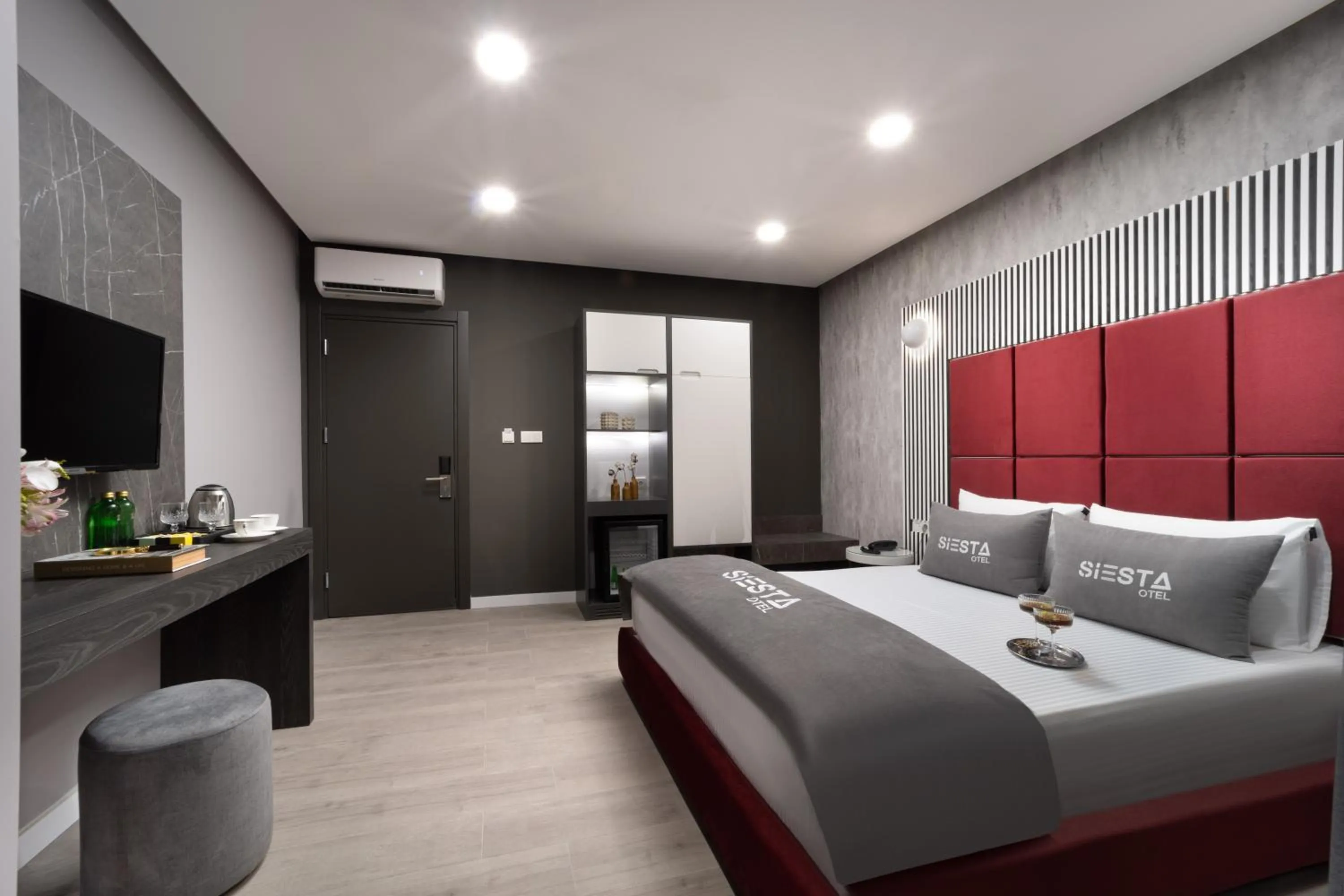 Photo of the whole room, Bed in Siesta Hotel Bakırköy