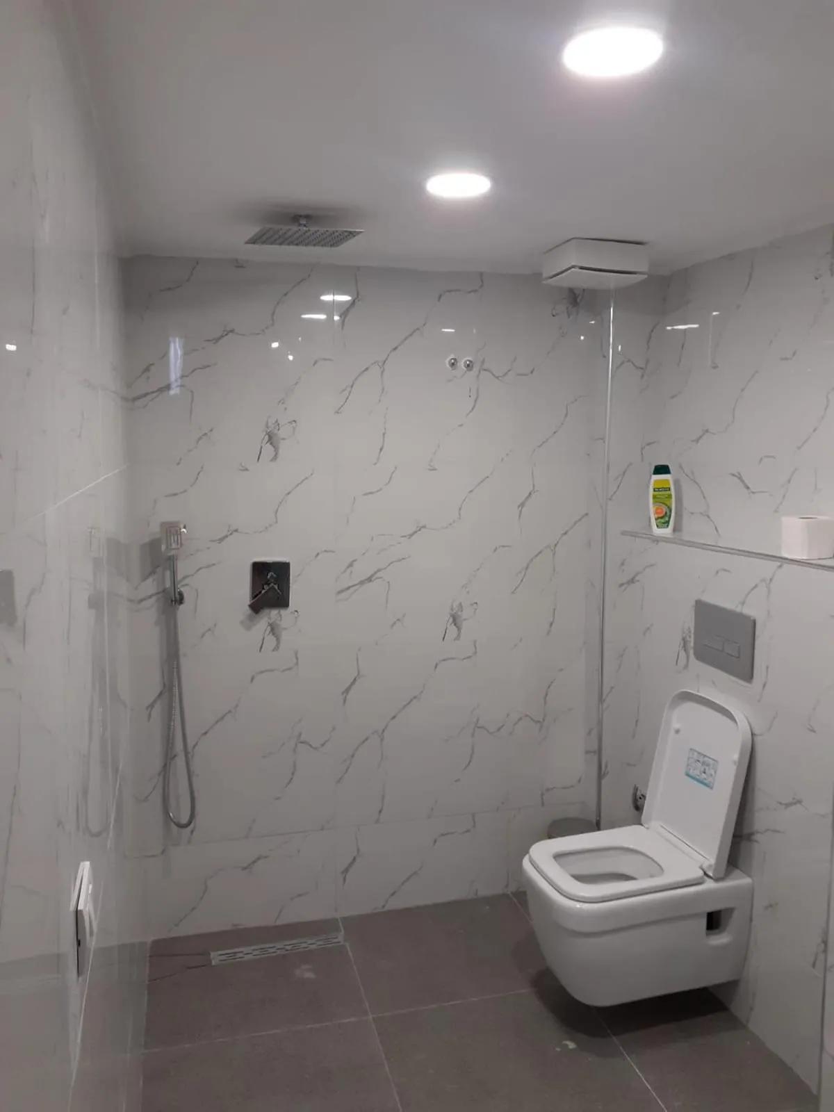 Bathroom in Driti Central Hotel
