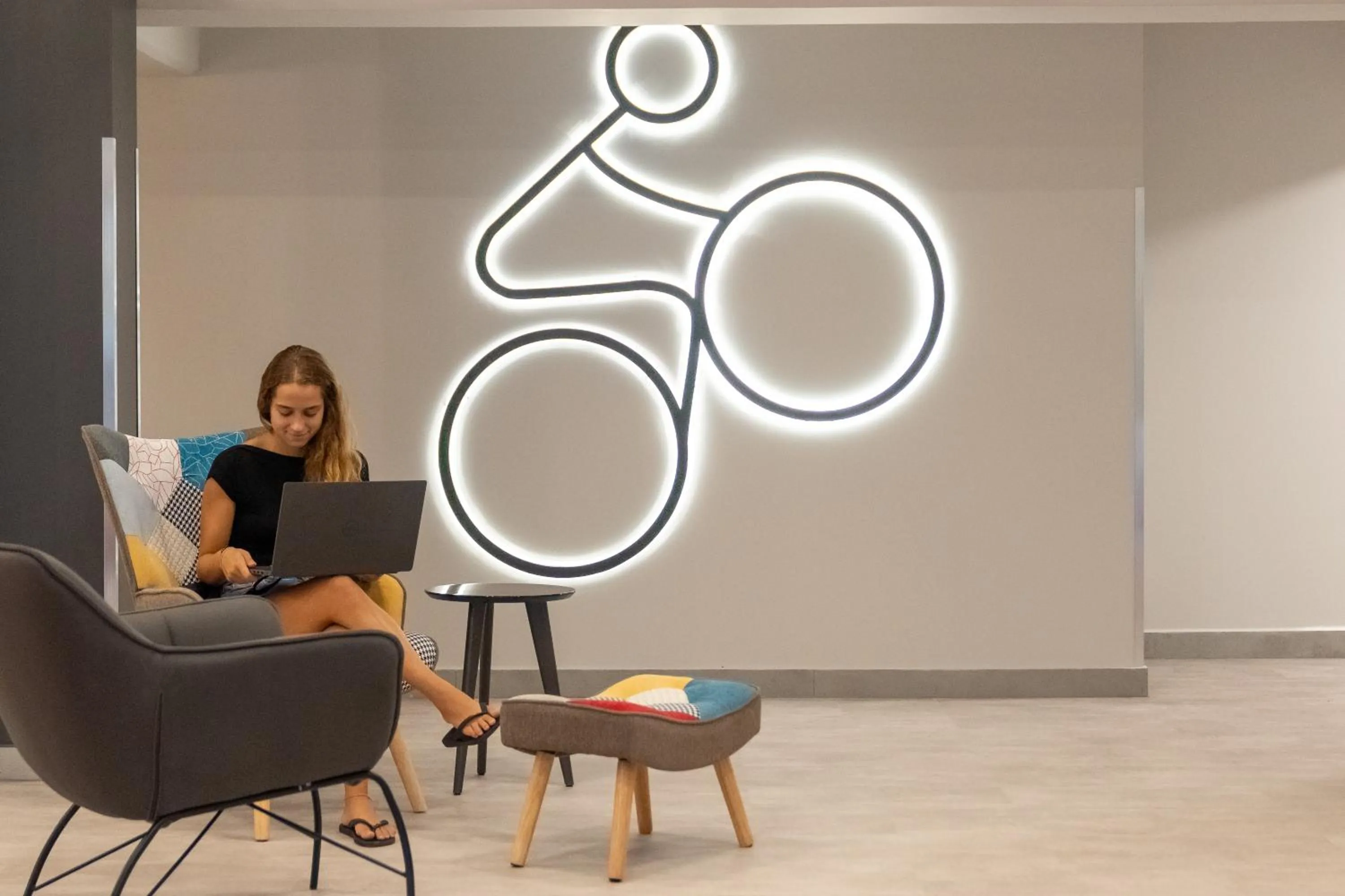 Communal lounge/ TV room in Athens Hawks Urban