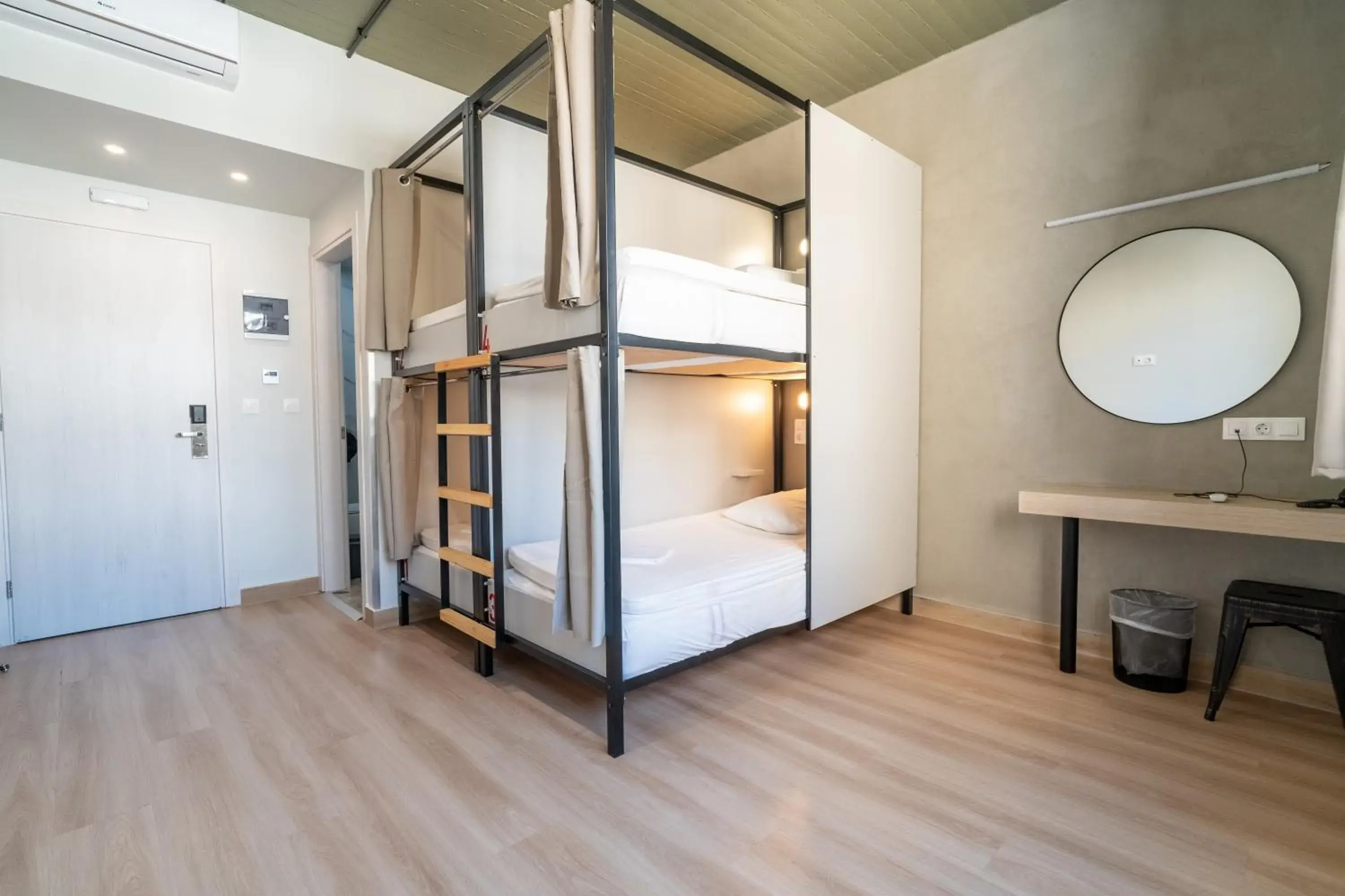 Bed in Athens Hawks Urban Bed in Athens Hawks Urban