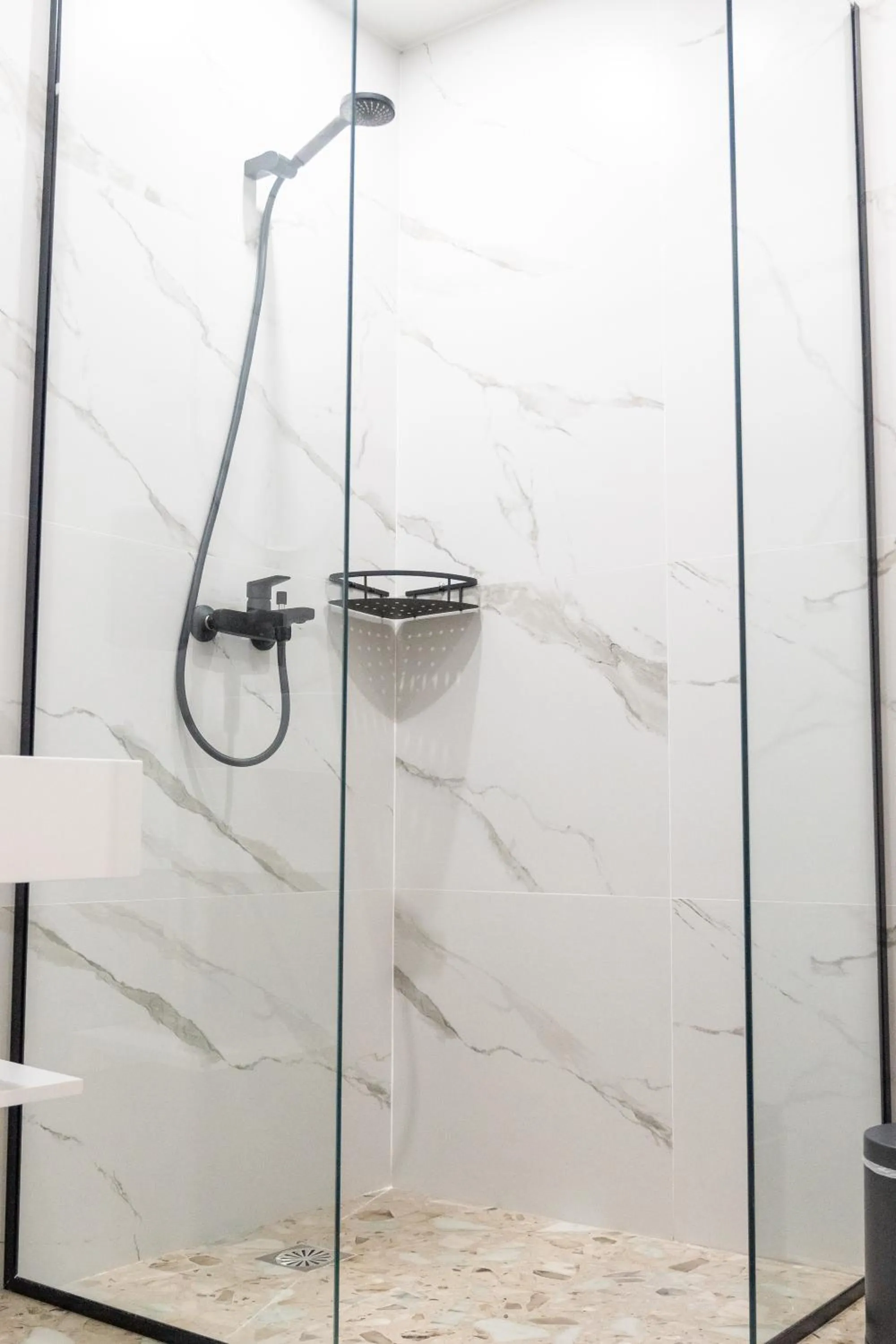 Shower in Athens Hawks Urban