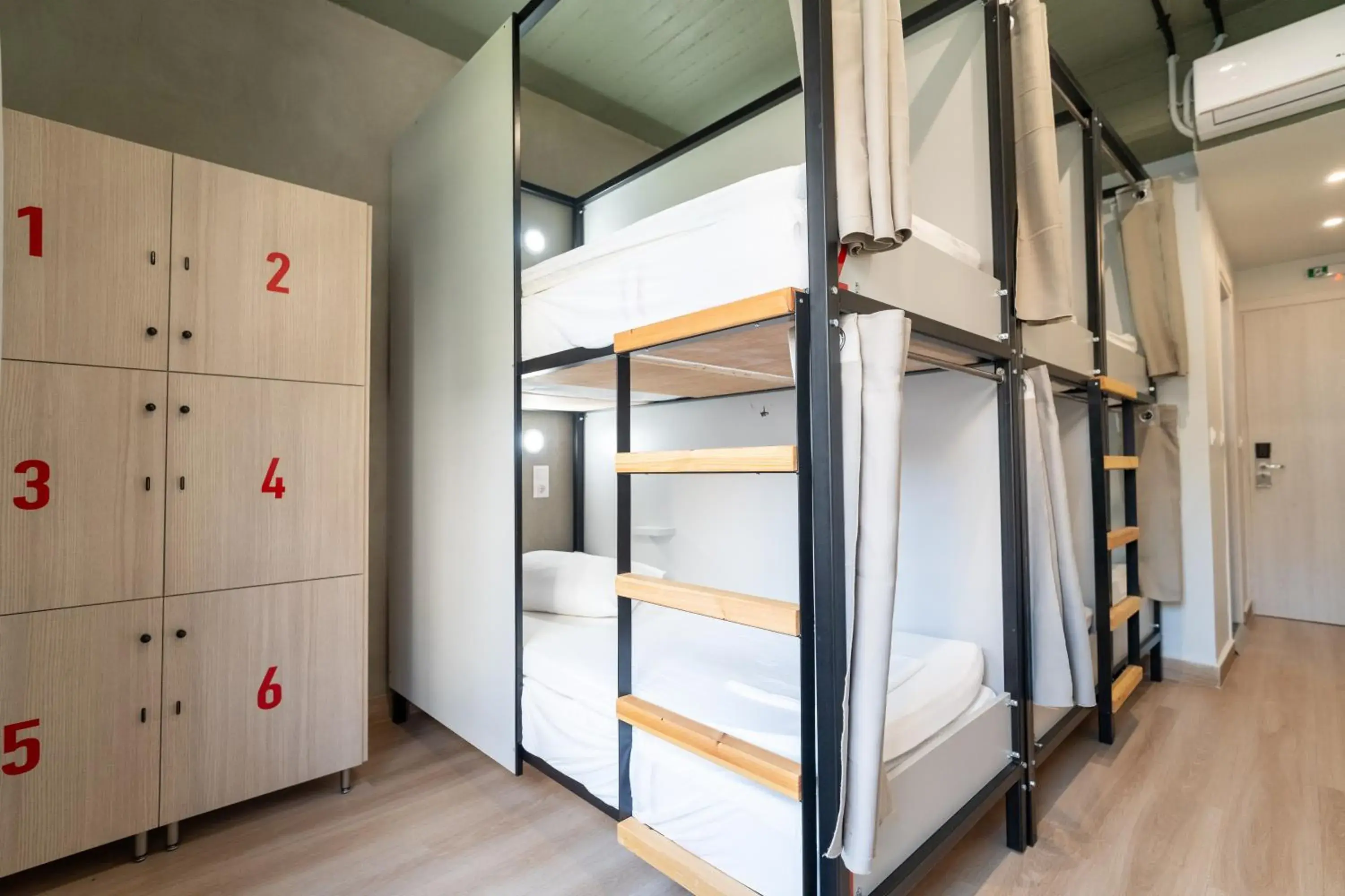 Bed in 6-Bed Mixed Dormitory Room in Athens Hawks Urban Bed in 6-Bed Mixed Dormitory Room in Athens Hawks Urban