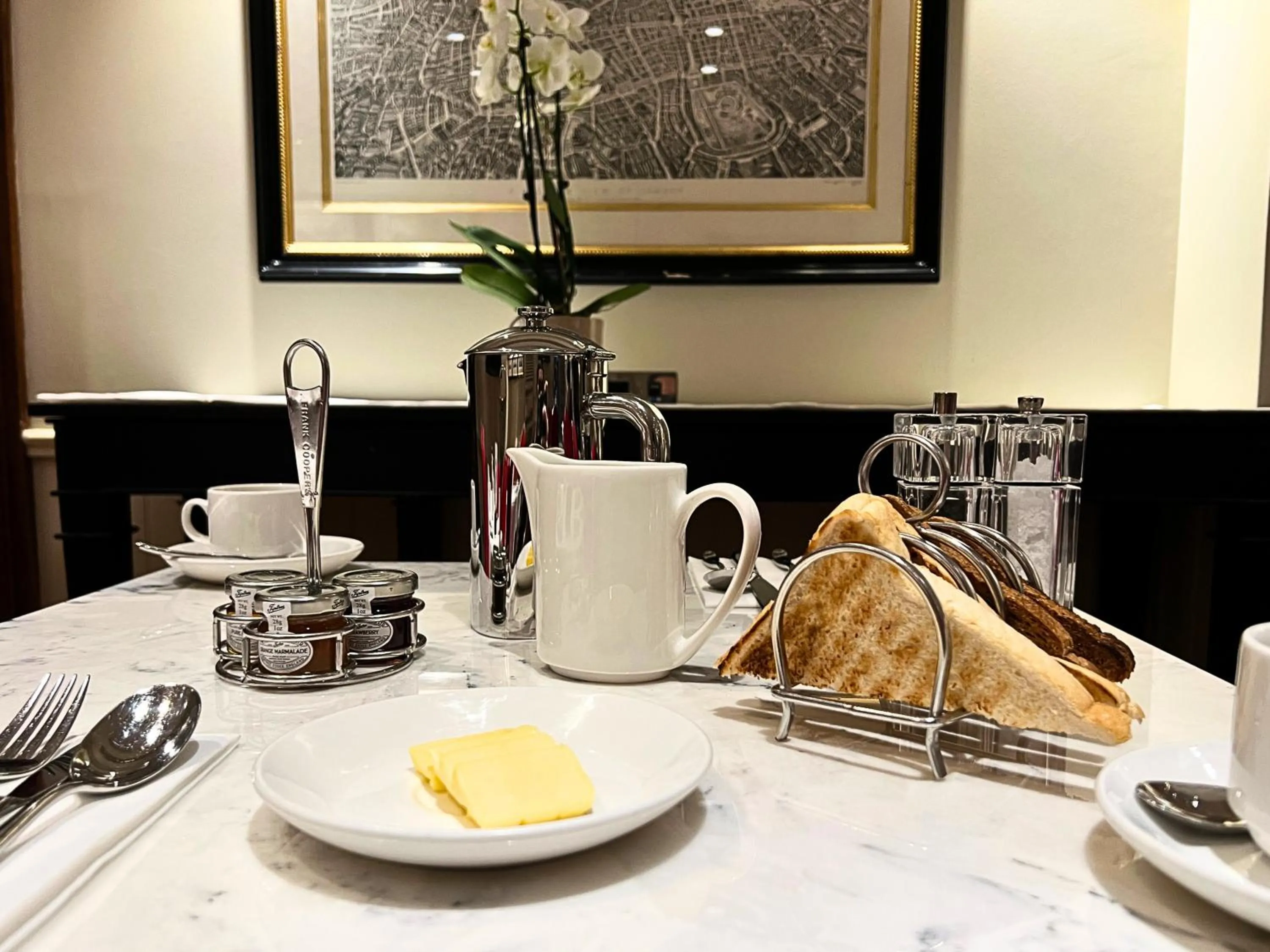 Food in London Bridge Hotel