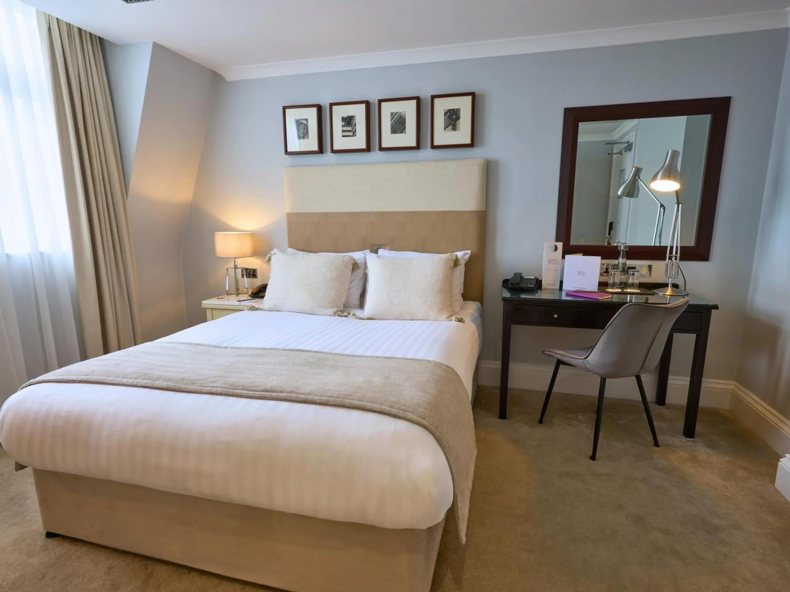 Bedroom, Bed in London Bridge Hotel Bedroom, Bed in London Bridge Hotel