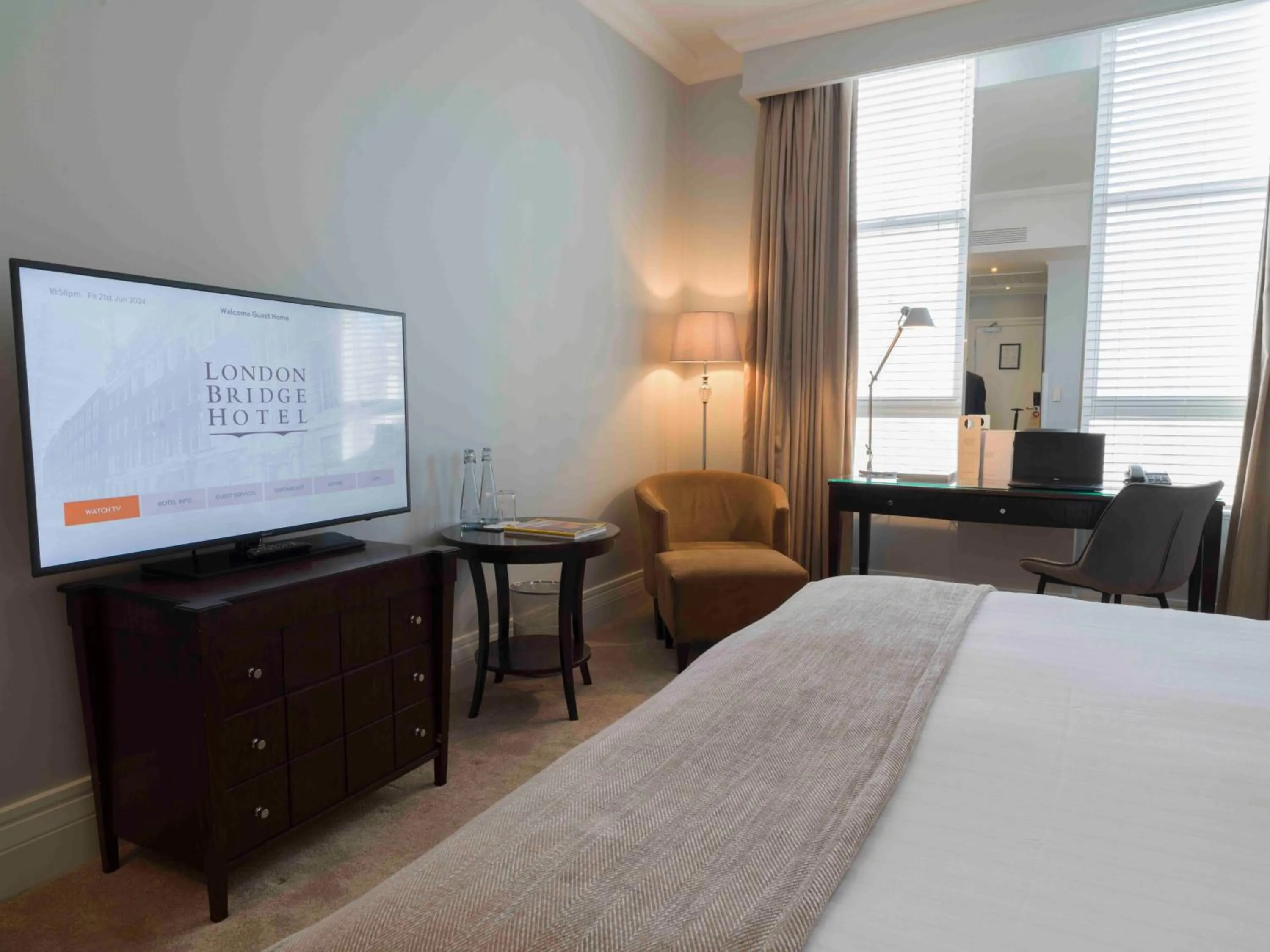 Bedroom, Bed in London Bridge Hotel