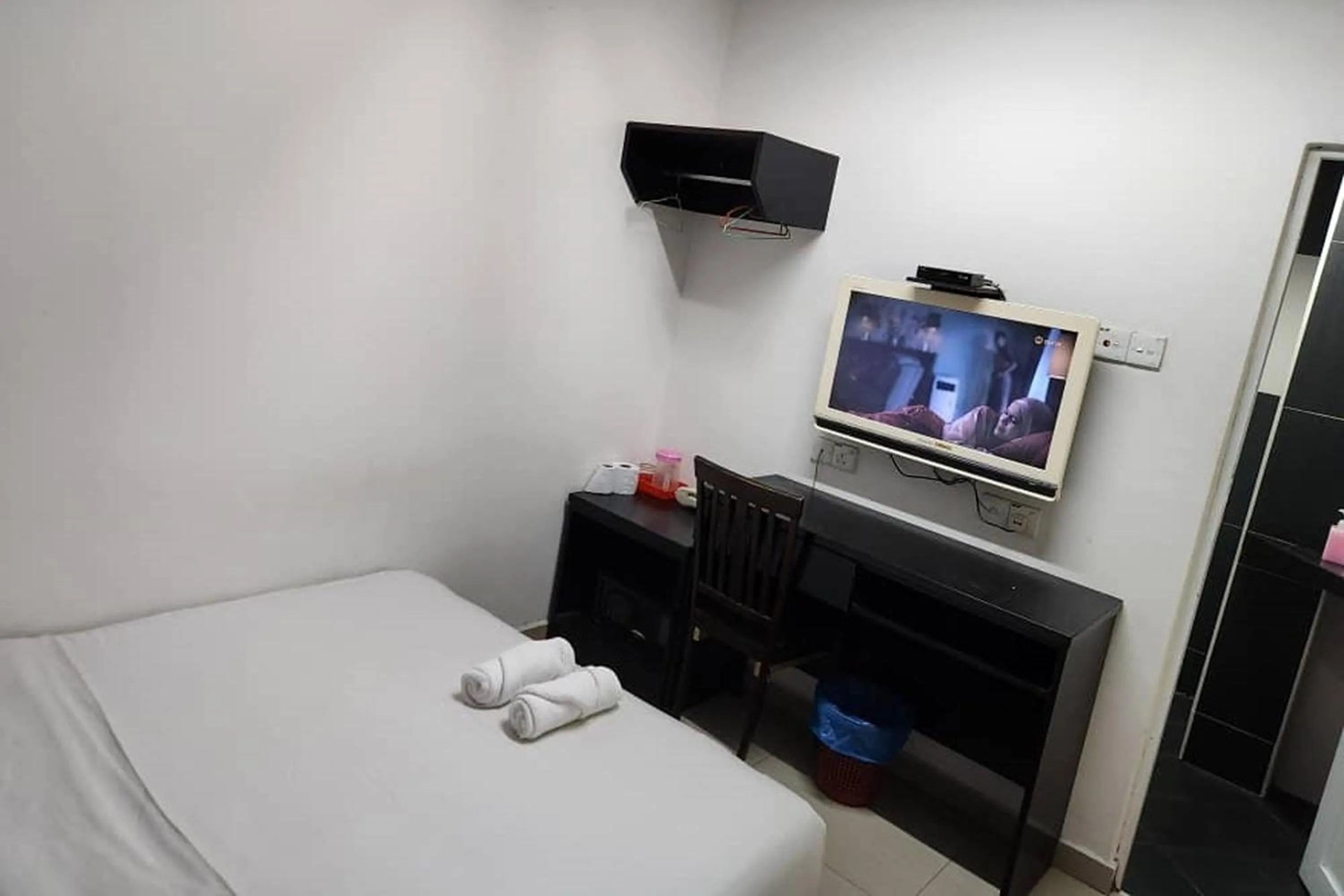 TV and multimedia in Hotel Alam Indi